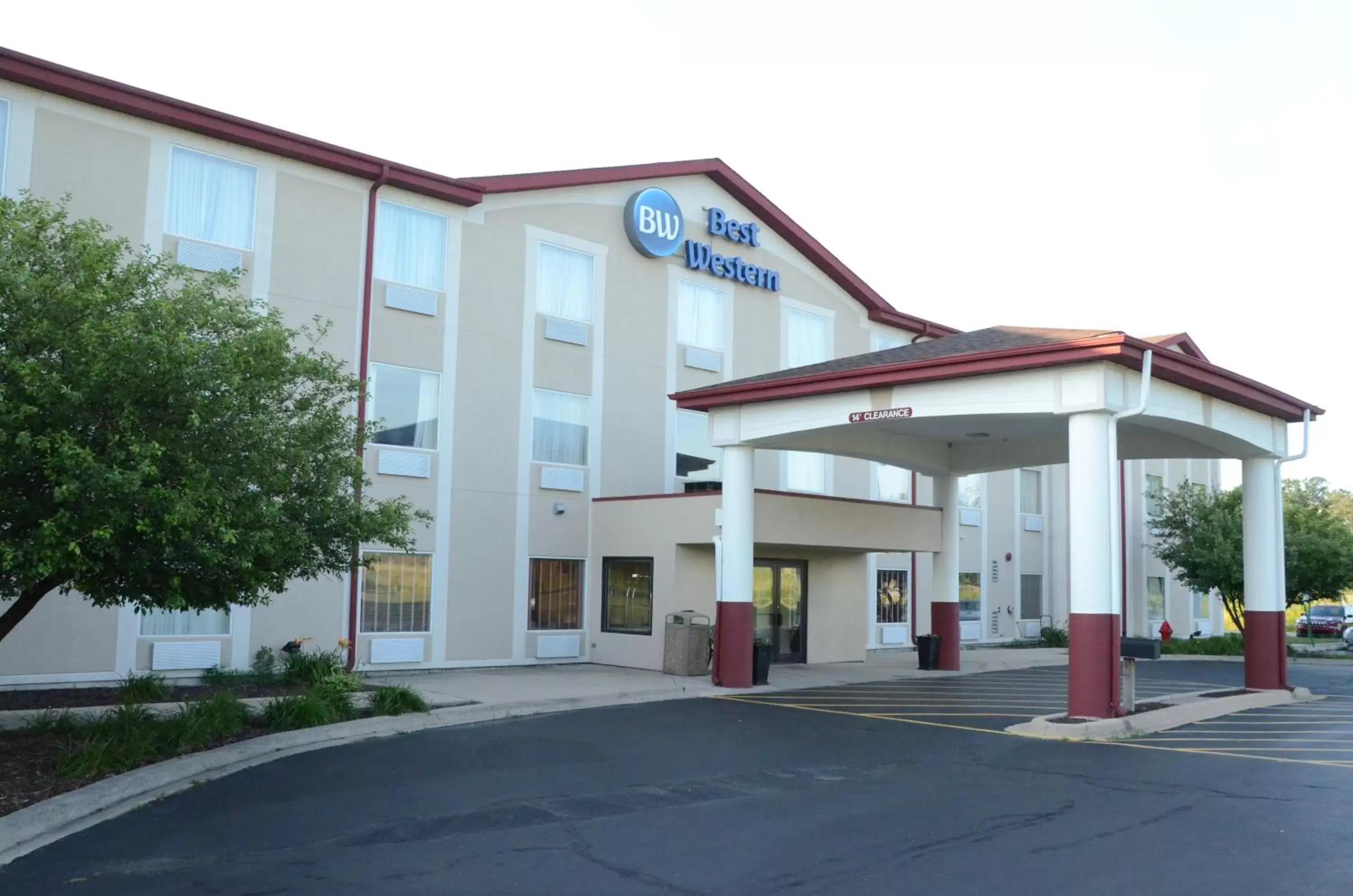 Property Building in Best Western Joliet Inn & Suites