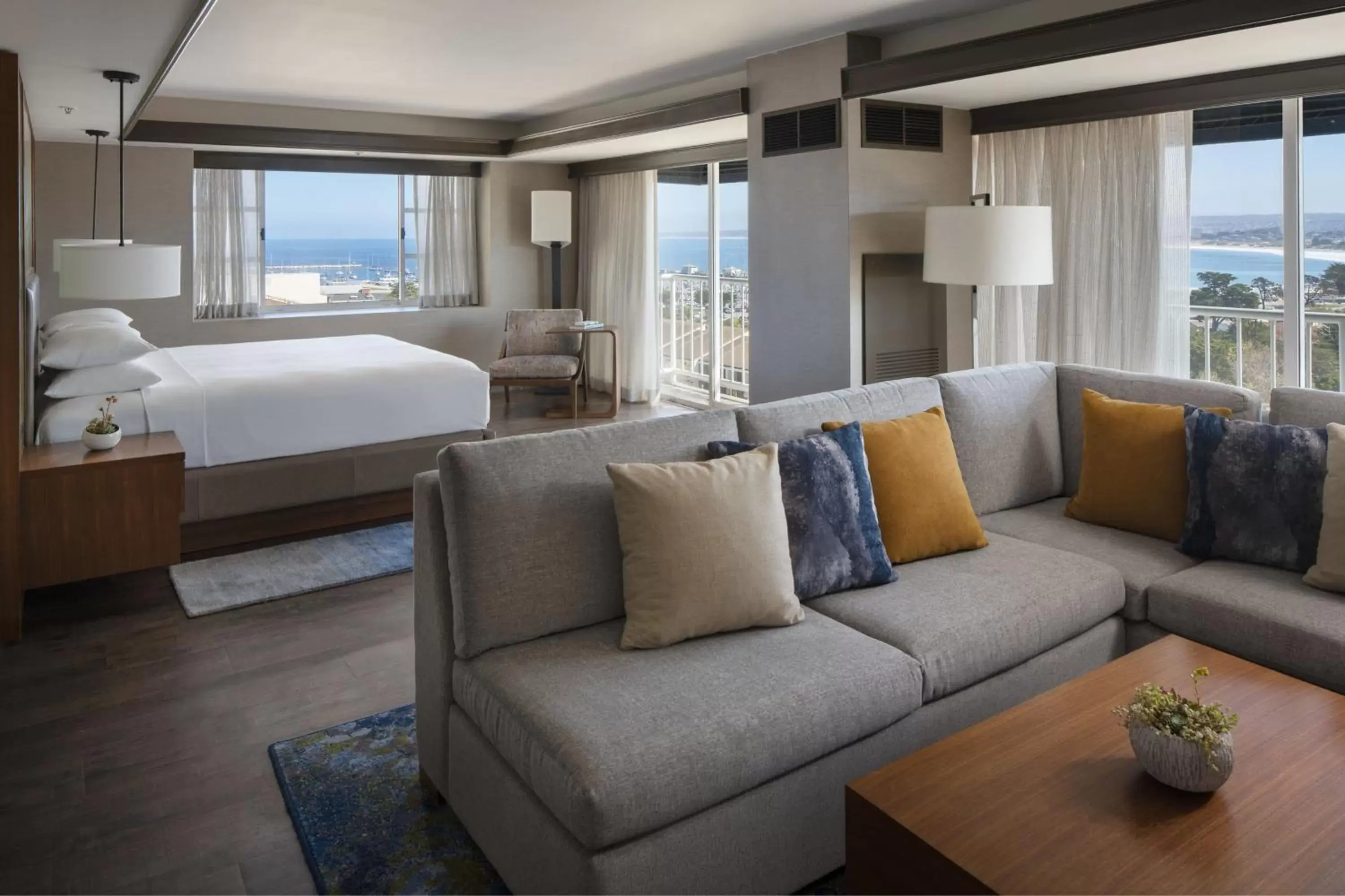 Bedroom, Seating Area in Monterey Marriott