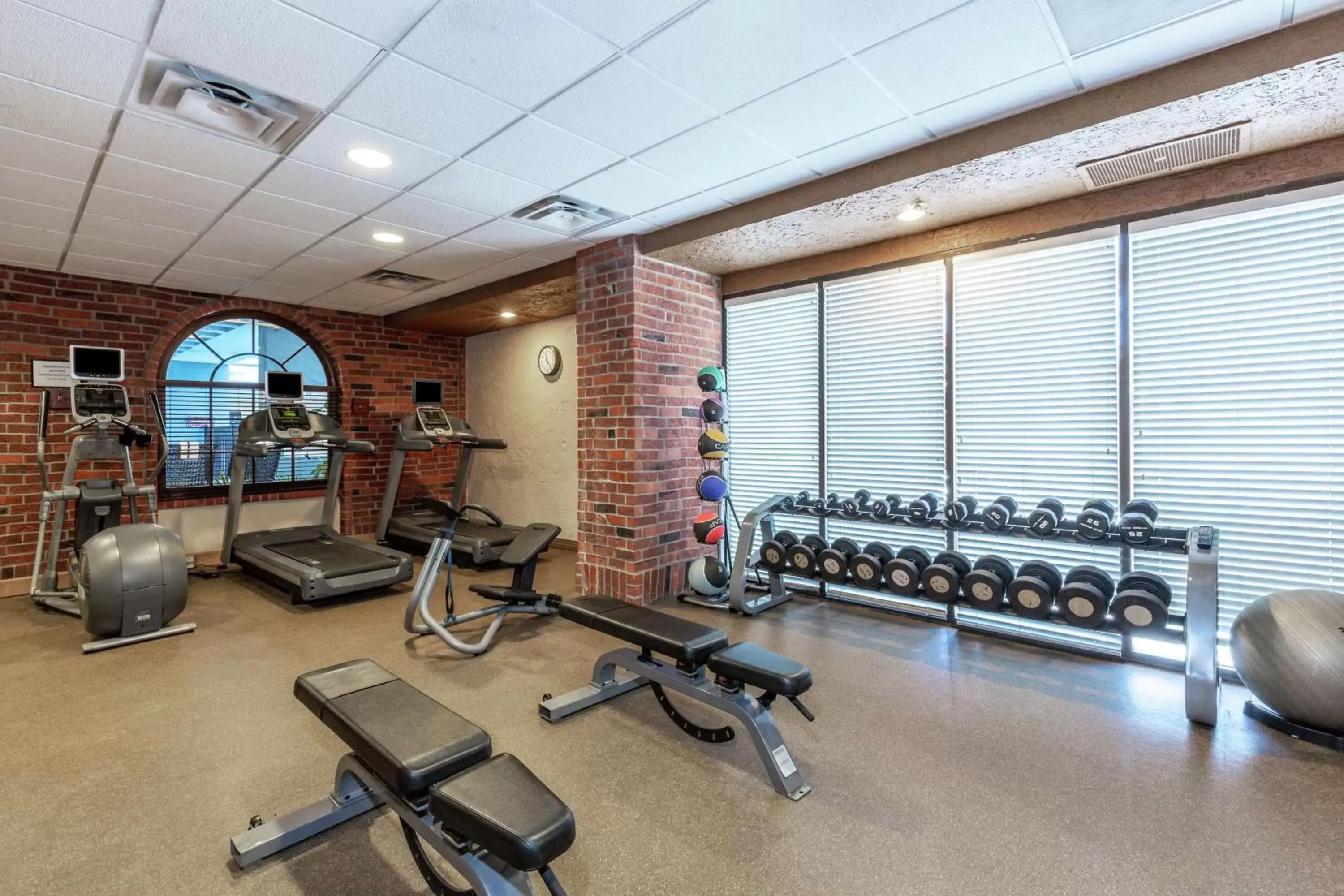 Fitness centre/facilities, Fitness Center/Facilities in Embassy Suites by Hilton Kansas City Plaza