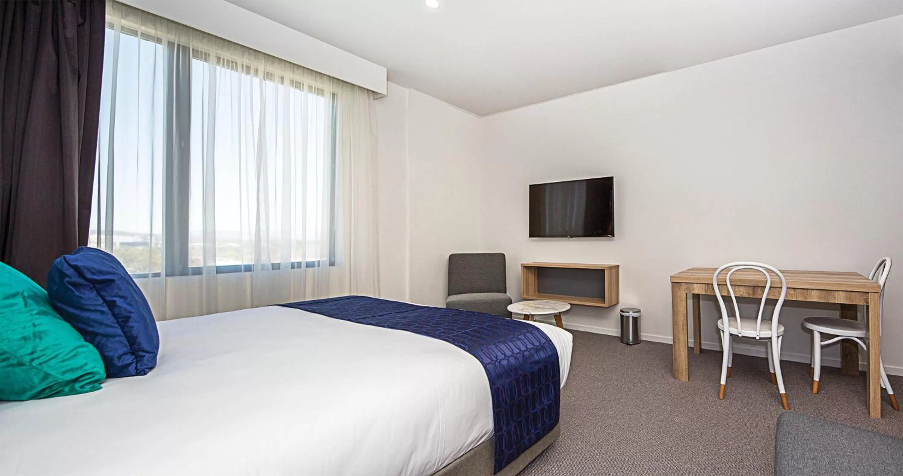 TV and multimedia, Bed in Mantra MacArthur Hotel