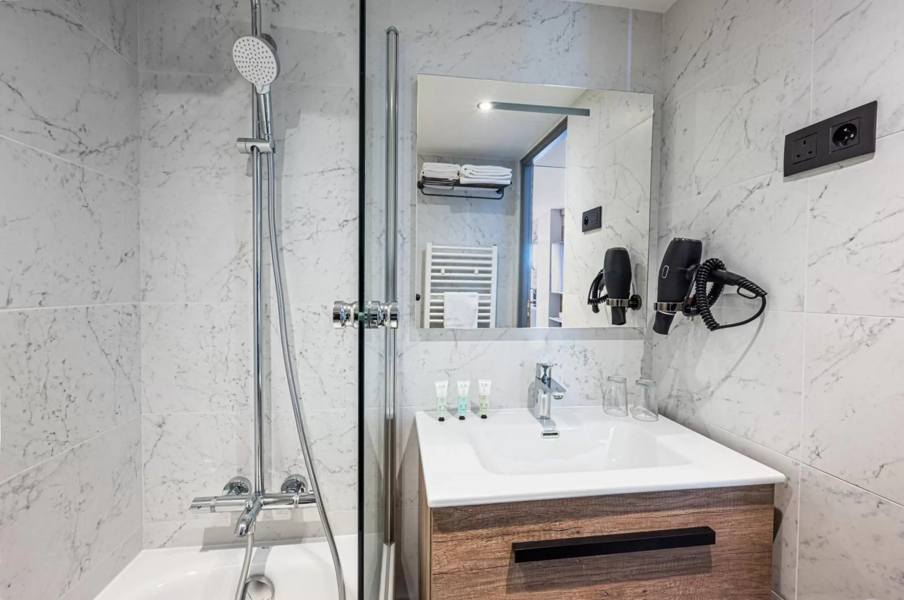 Suite with Village and Mountain View in Hôtel Le Levanna by Les Etincelles Suite with Village and Mountain View in Hôtel Le Levanna by Les Etincelles