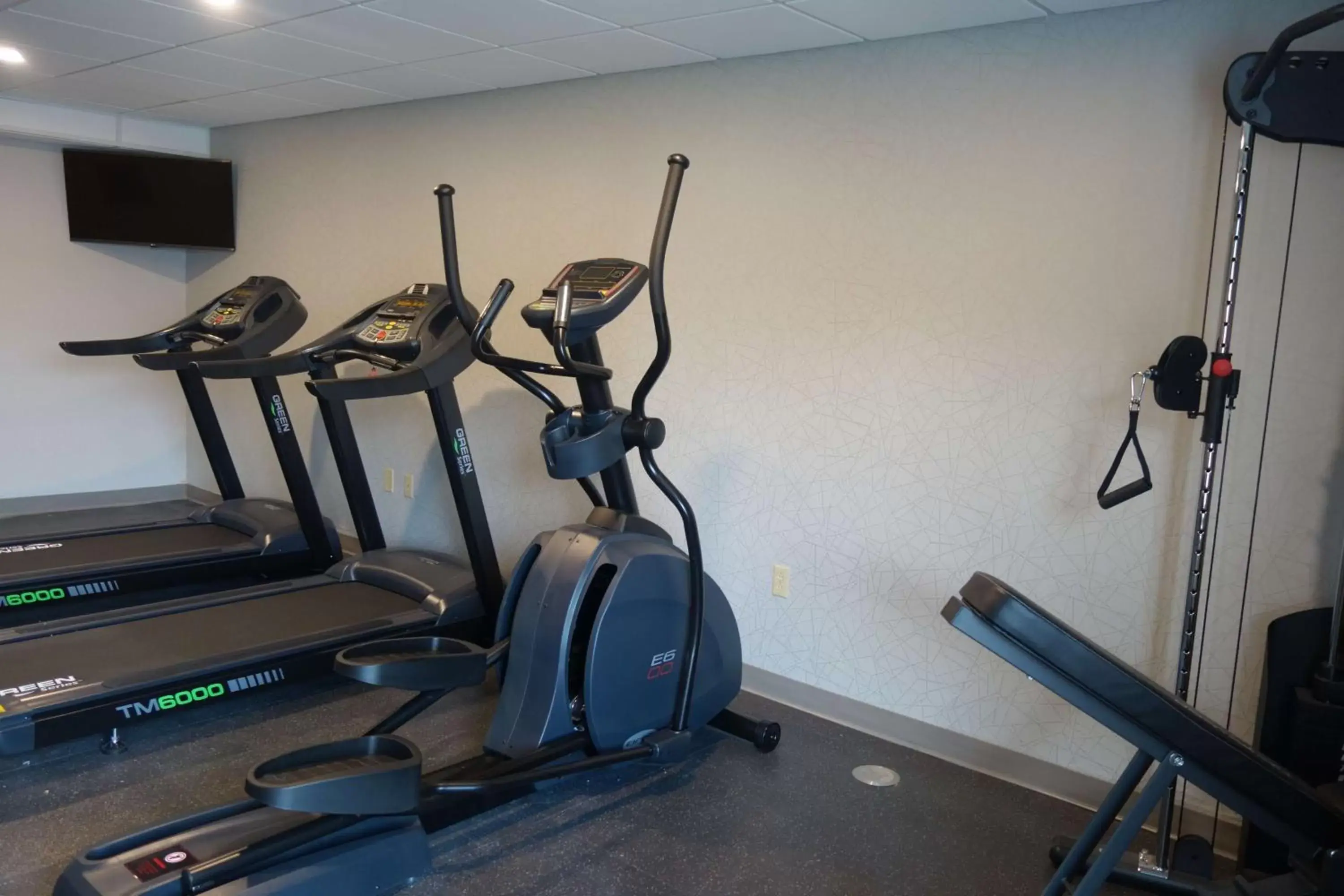 Activities, Fitness Center/Facilities in Country Inn & Suites by Radisson, La Crosse, WI