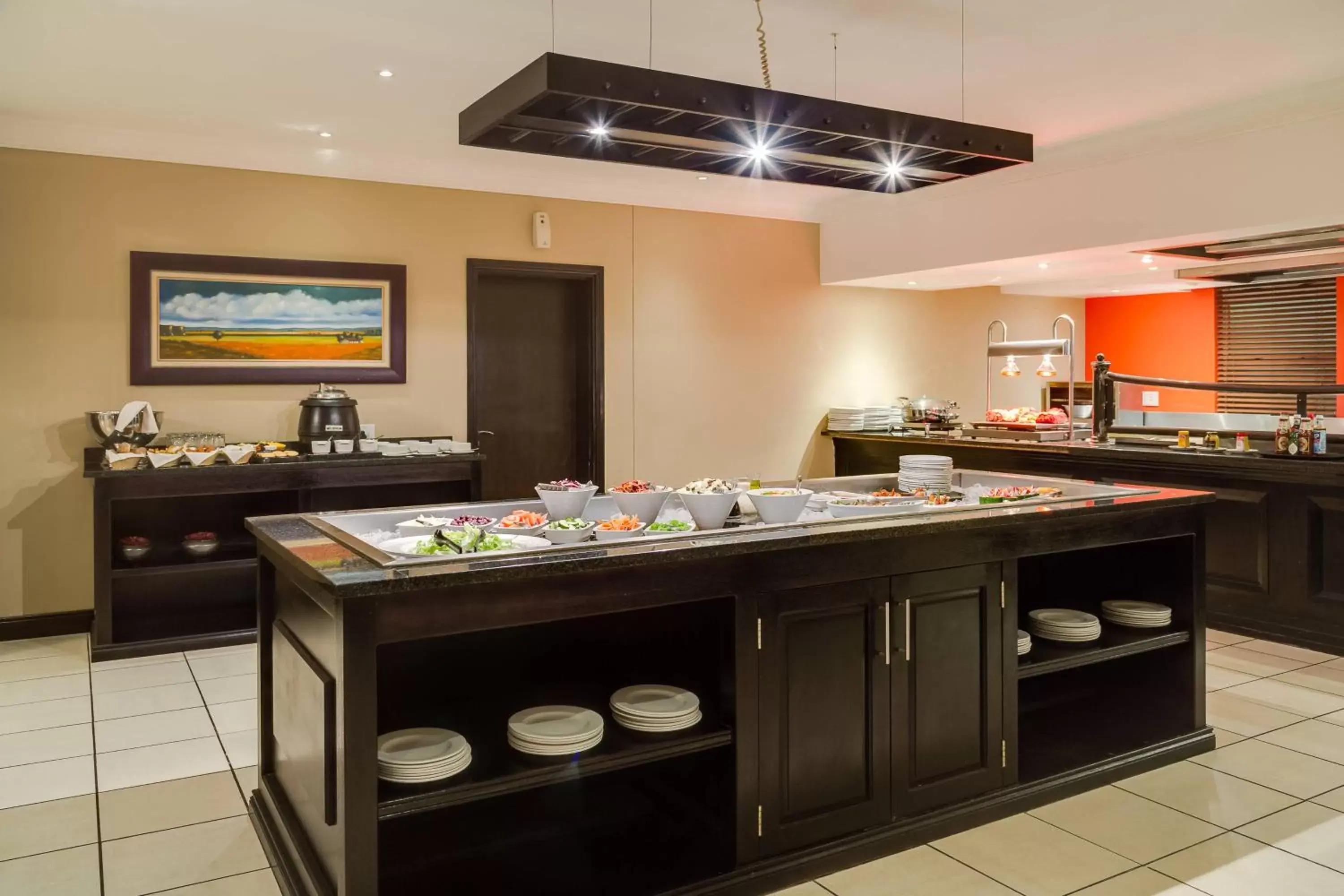 Restaurant/places to eat, Kitchen/Kitchenette in Protea Hotel by Marriott Bloemfontein