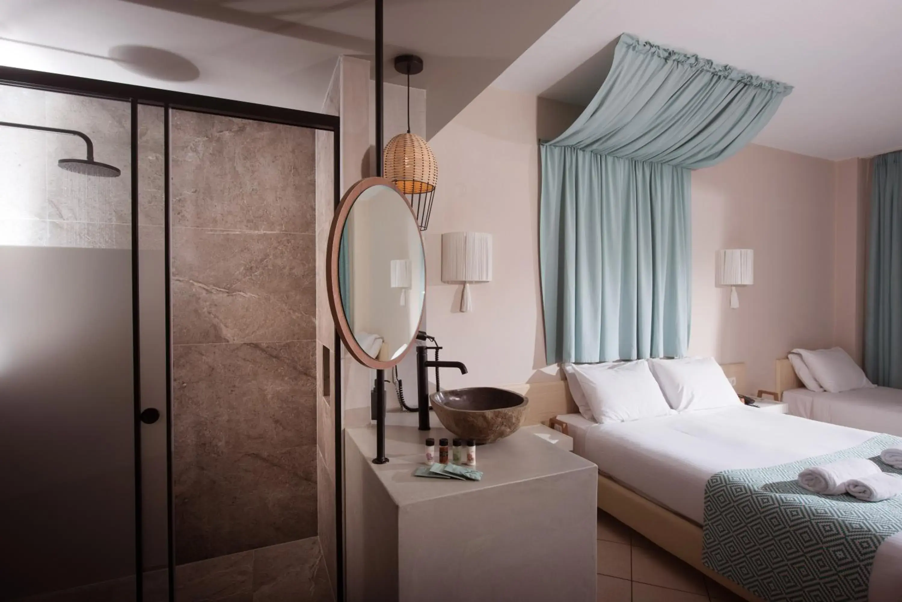 Shower, Bed in Aelius Hotel and Spa