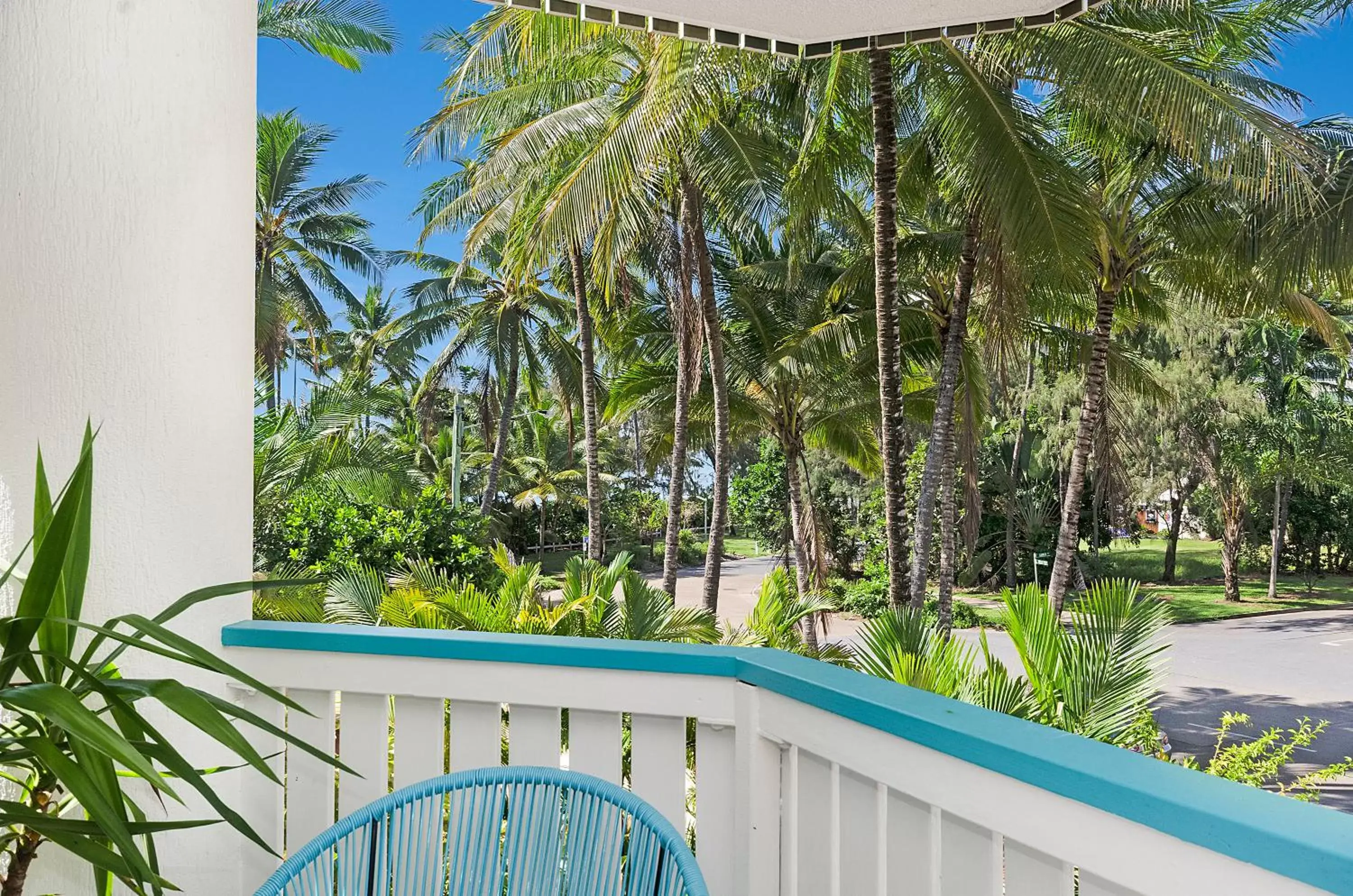 Garden, Balcony/Terrace in By The Sea Port Douglas