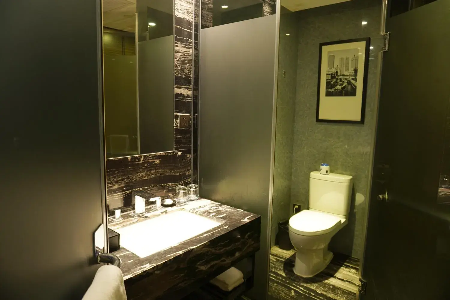 Comfort King room in La Perle International Hotel Comfort King room in La Perle International Hotel