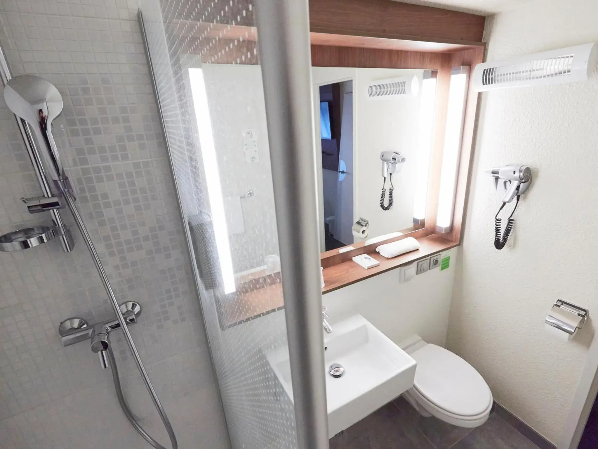 Shower, Bathroom in Campanile Tours Sud - Chambray-Les-Tours