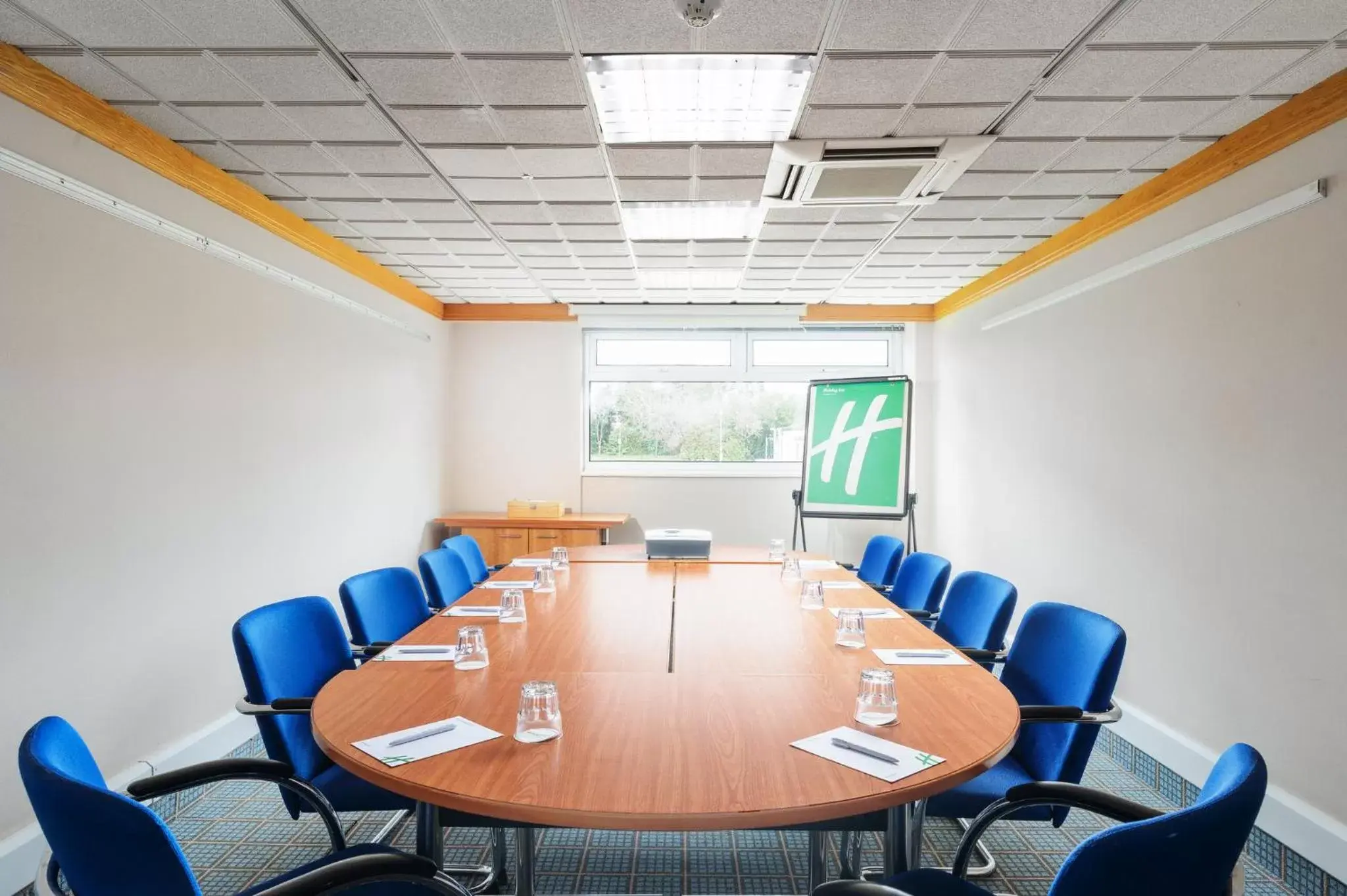 Meeting/conference room in Holiday Inn Derby/Nottingham, an IHG Hotel