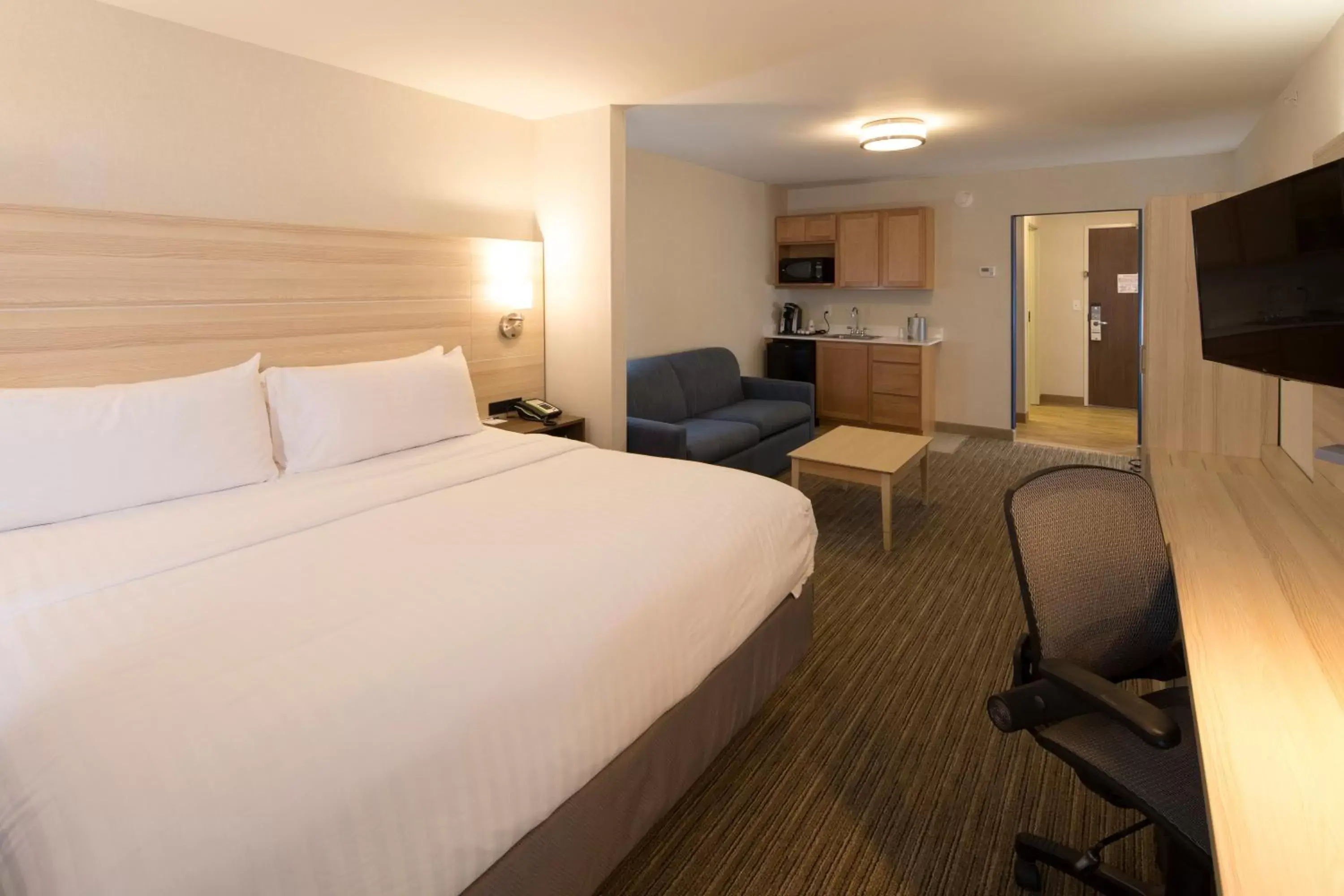Bedroom, Bed in Holiday Inn Express & Suites La Porte, an IHG Hotel