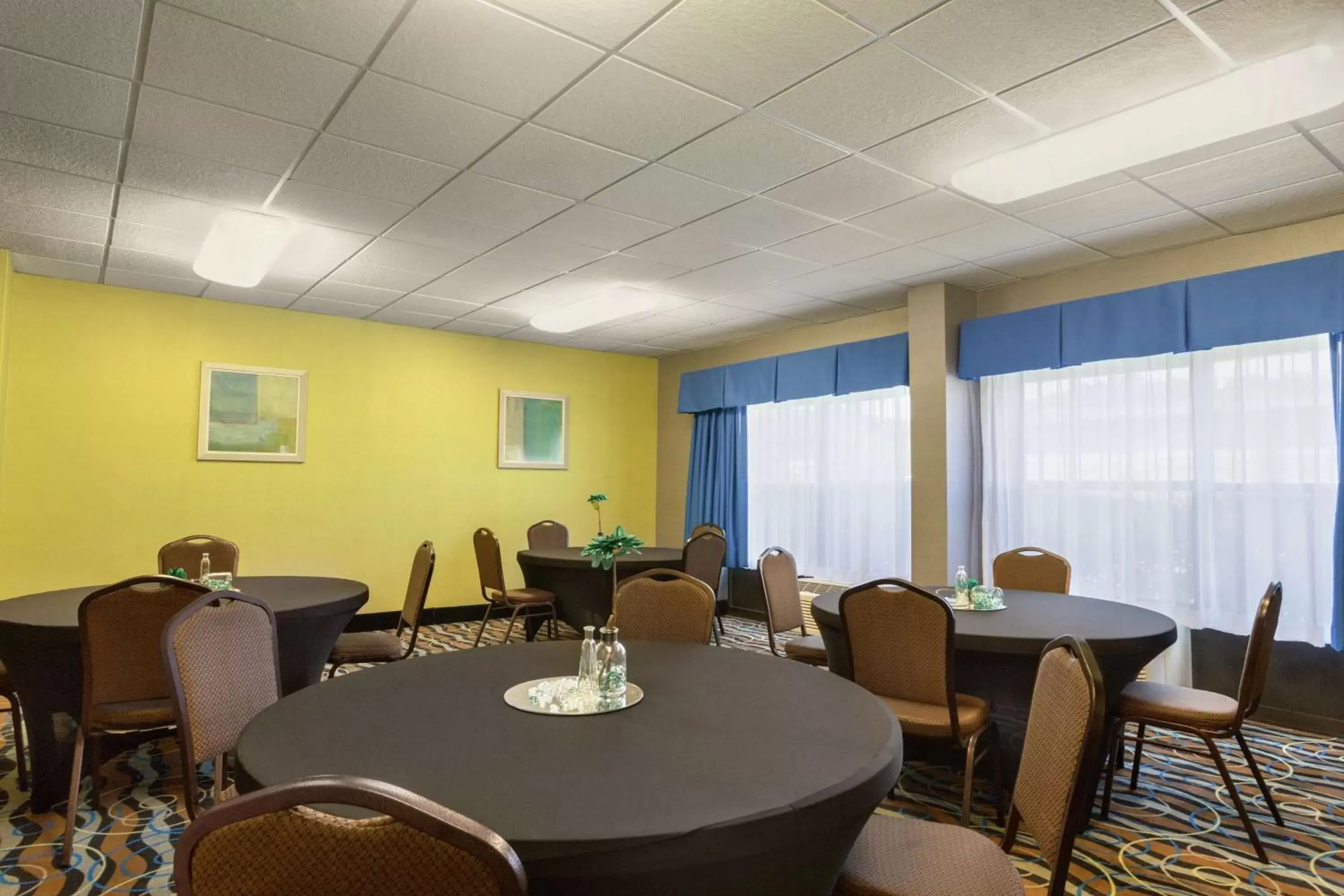 Meeting/conference room, Restaurant/Places to Eat in Hampton Inn Birmingham-Trussville