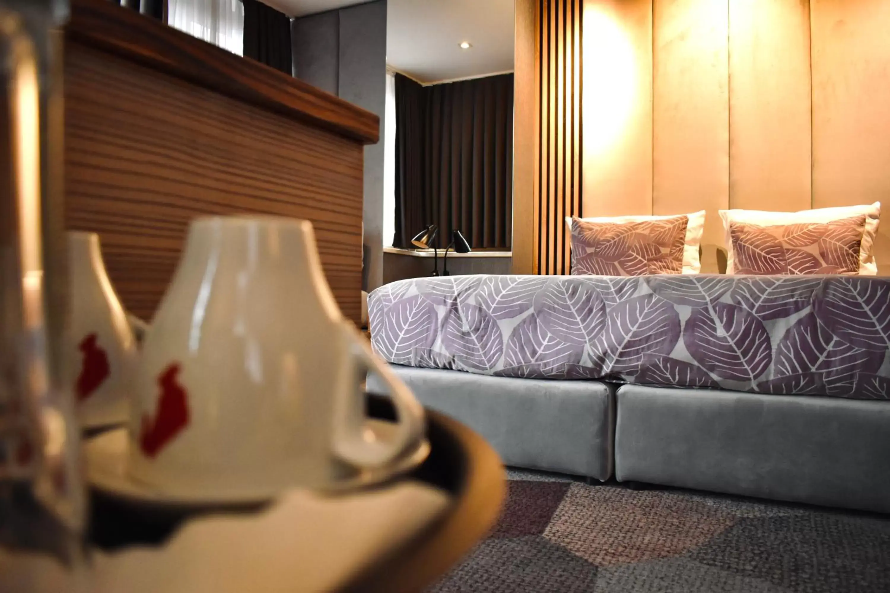 Coffee/tea facilities, Bed in Hotel City View Deluxe Coffee/tea facilities, Bed in Hotel City View Deluxe