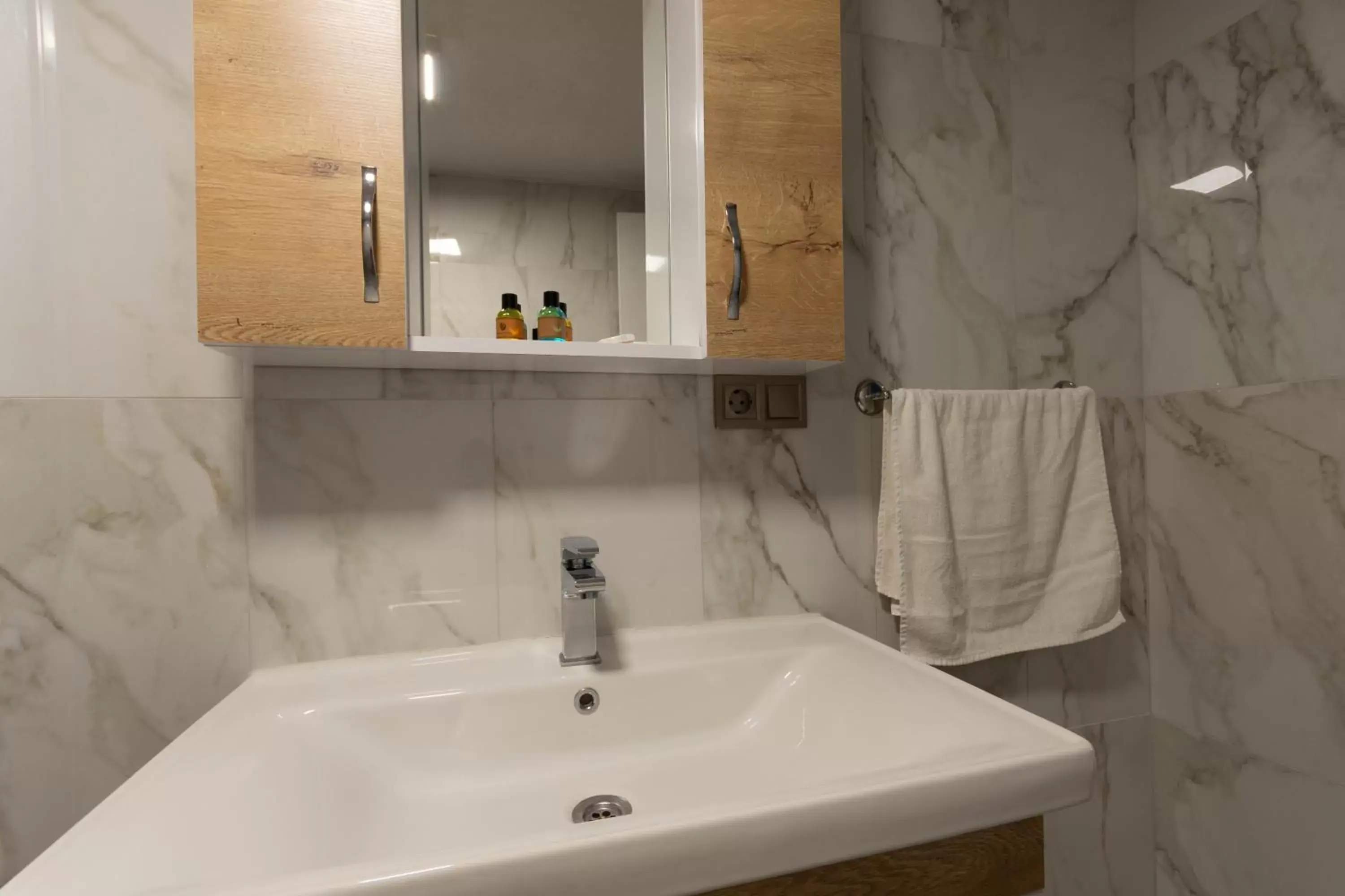 Shower, Bathroom in Seatanbul Hotel
