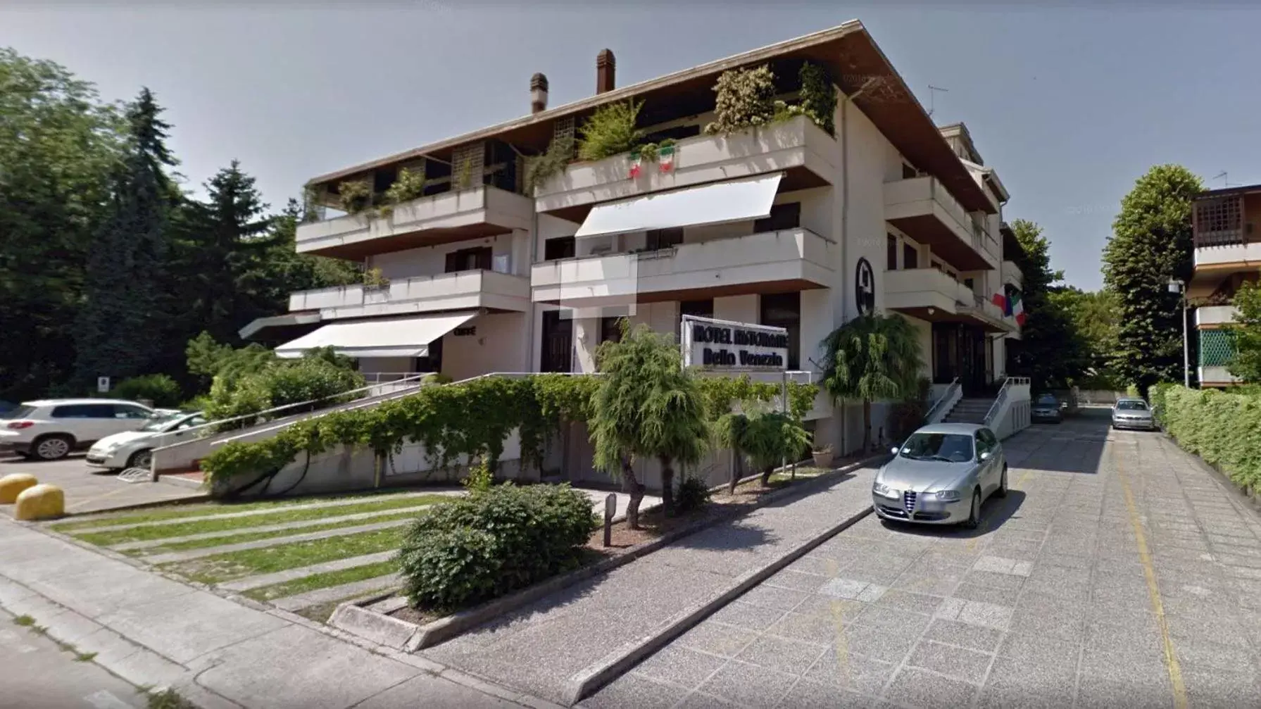 Property Building in Hotel Bella Venezia