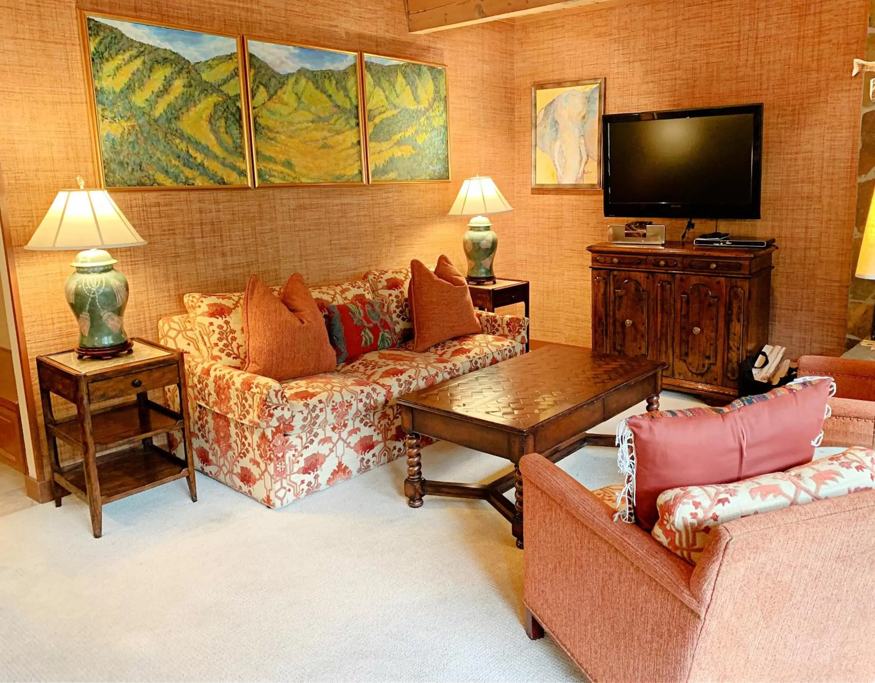 Living room, Seating Area in Aspen Square Condominium Hotel