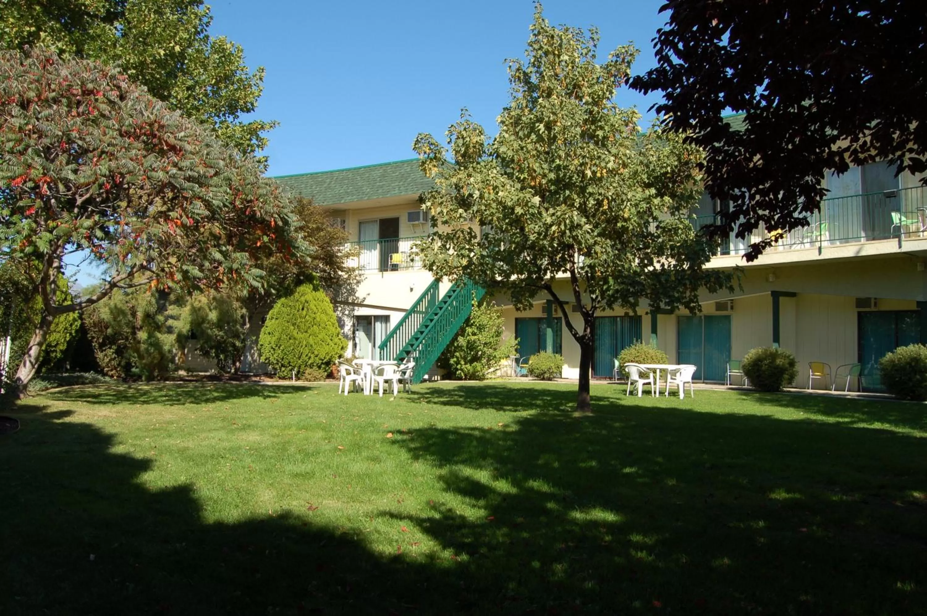 Garden in Summerland Motel