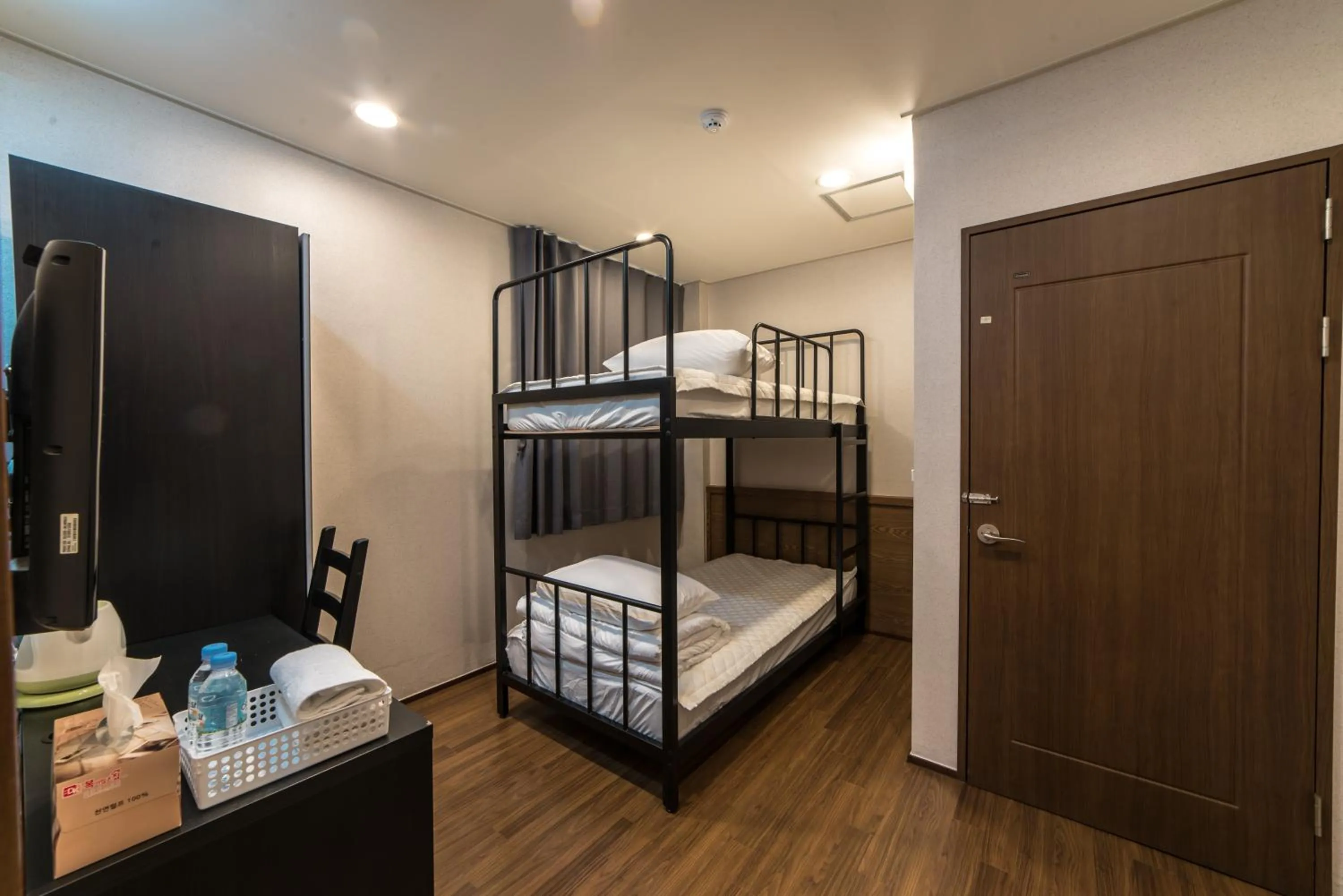 Photo of the whole room, Bed in Soosong Guesthouse Gwanghwamun Myeongdon g