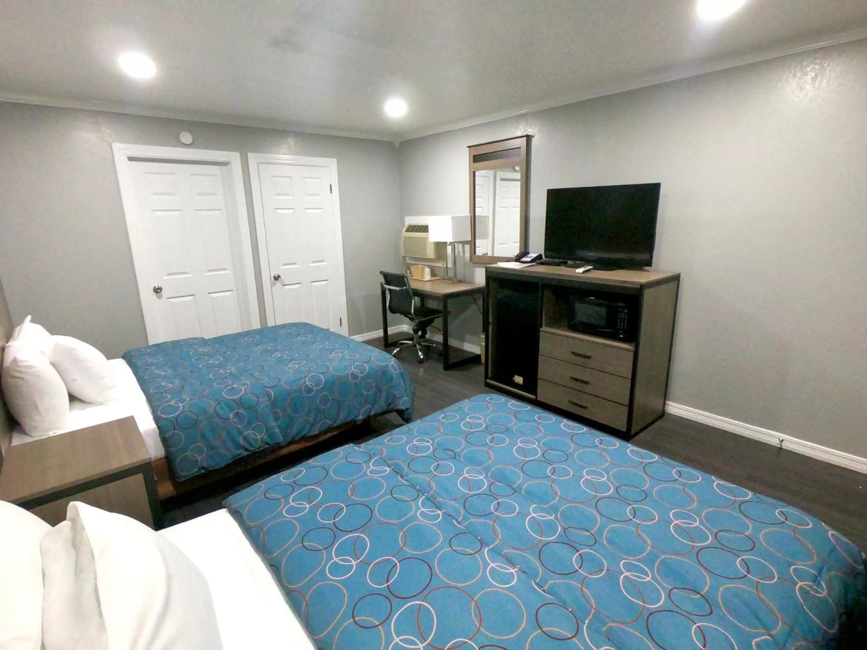 TV and multimedia, Bed in Budget Host Inn