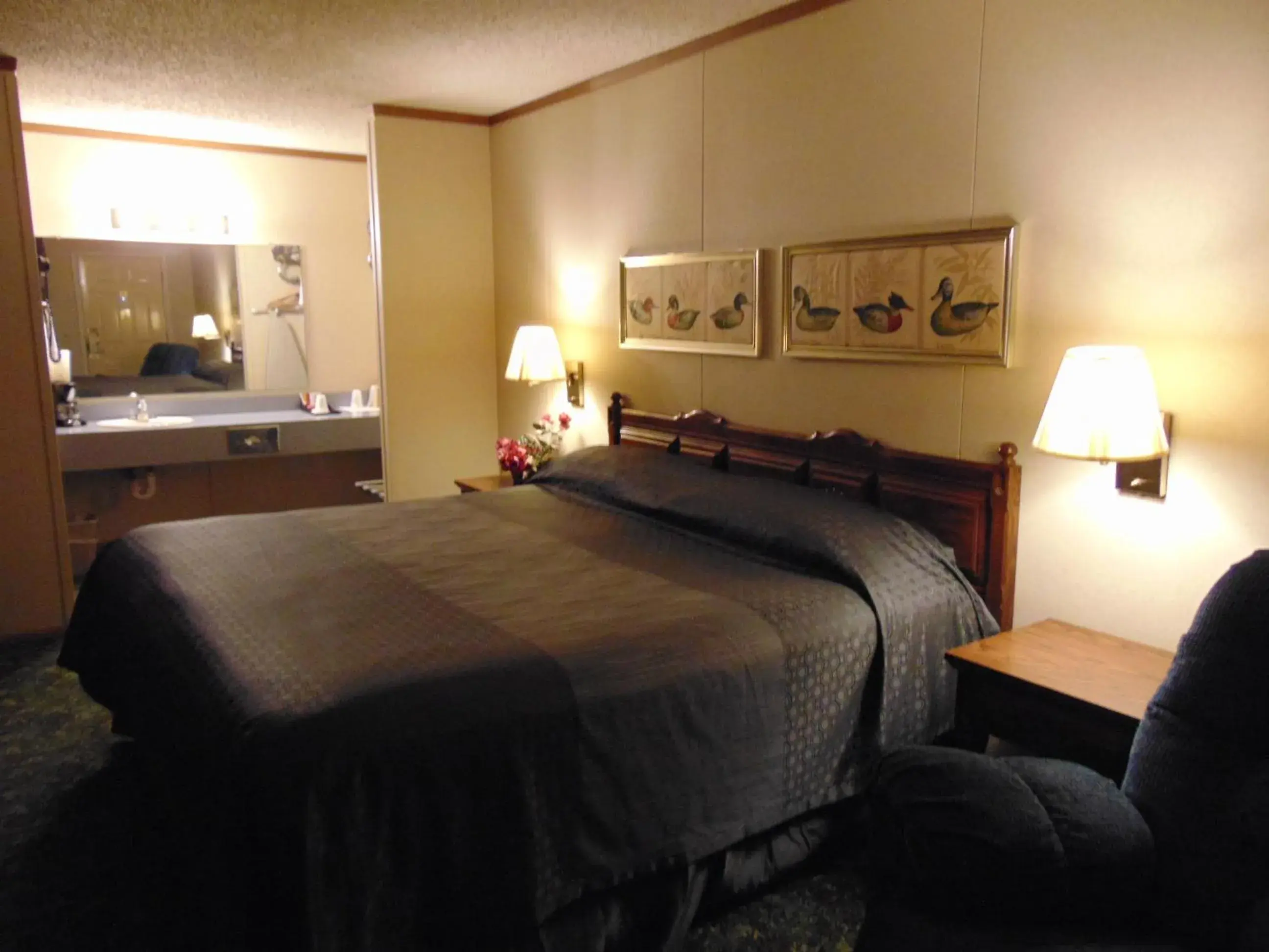 Bed in Heritage House Inn