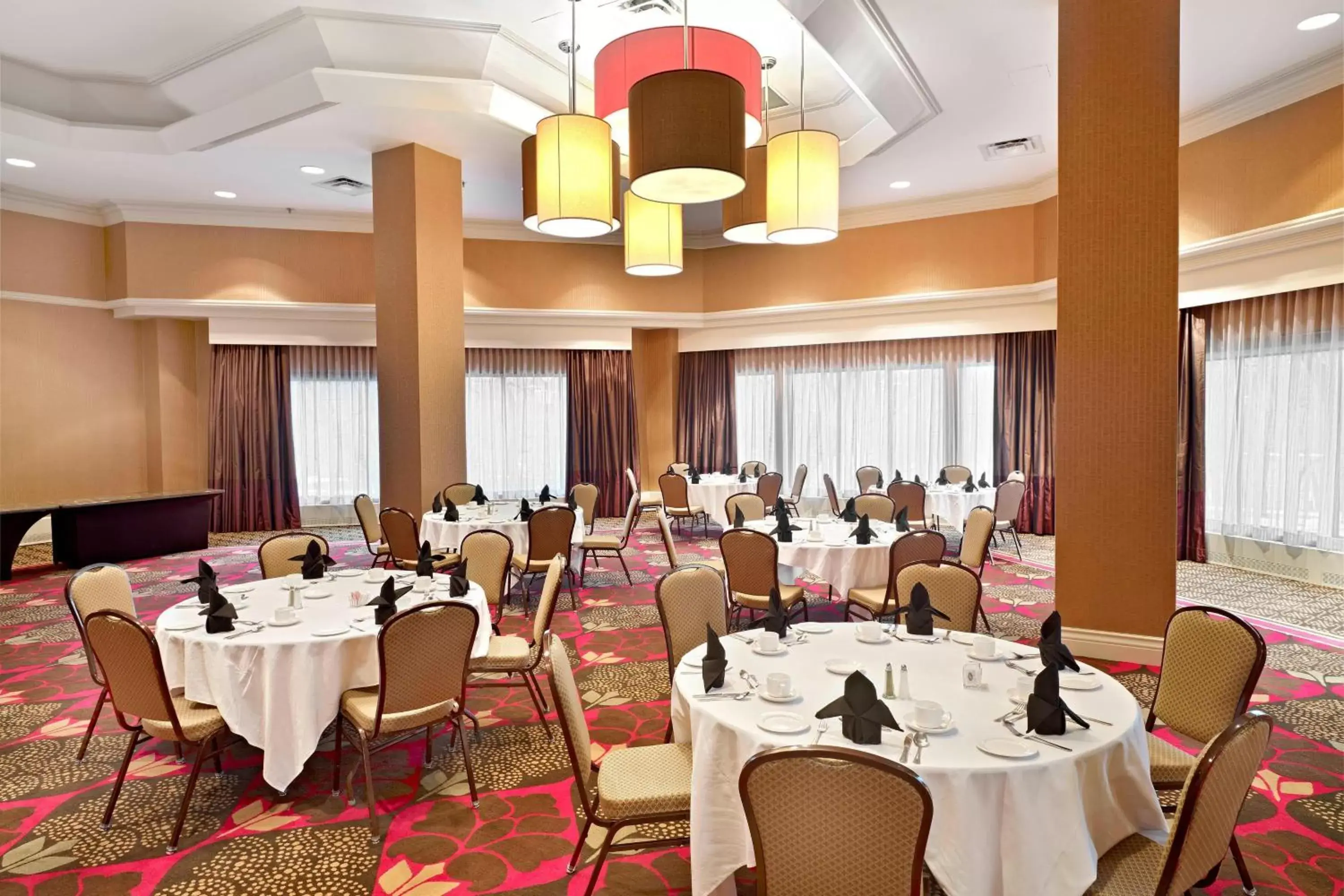 Meeting/conference room, Restaurant/Places to Eat in Delta Hotels by Marriott Saskatoon Downtown