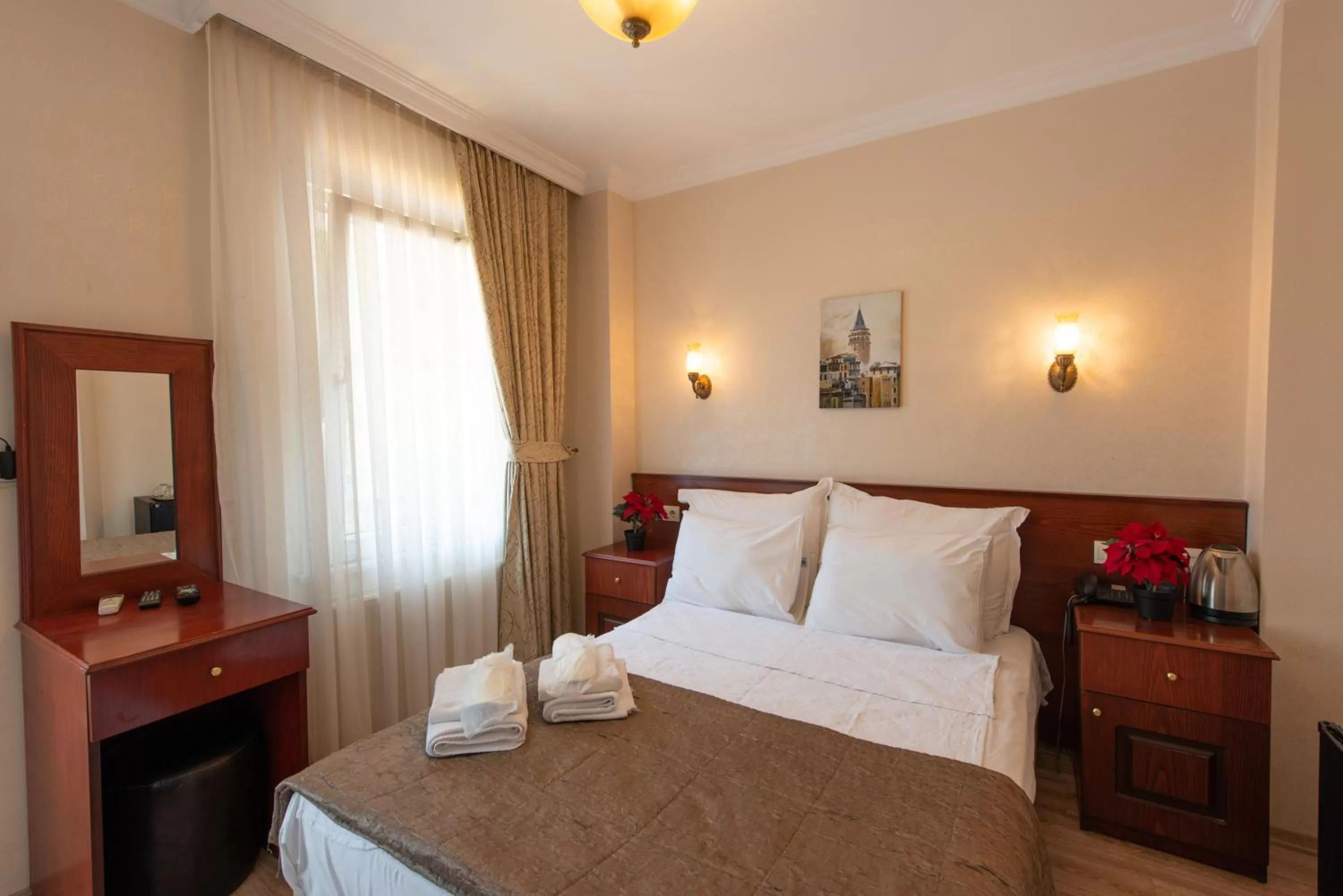 Photo of the whole room, Bed in Sultanahmet Cesme Hotel