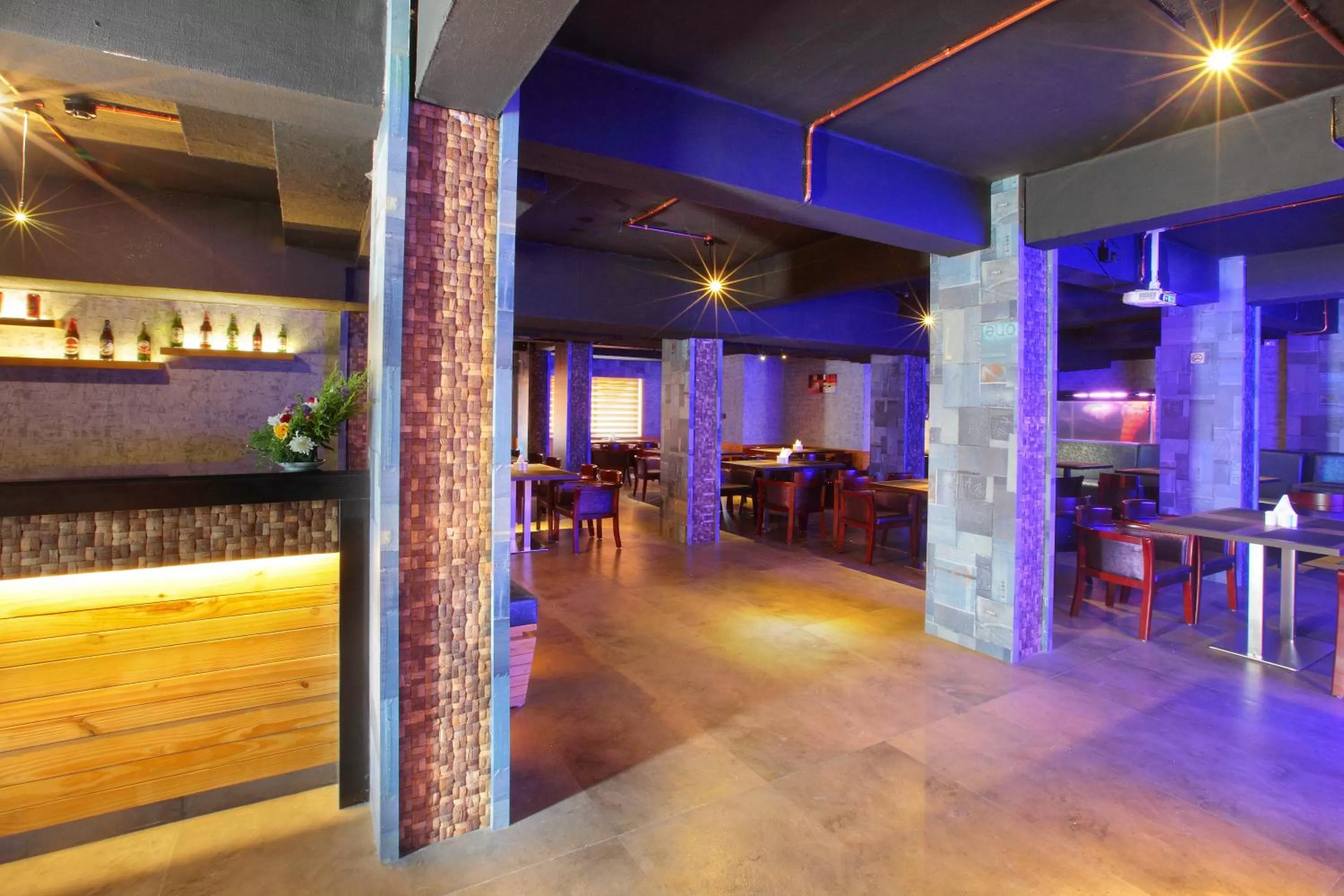 Restaurant/Places to Eat in Hotel Park Residency