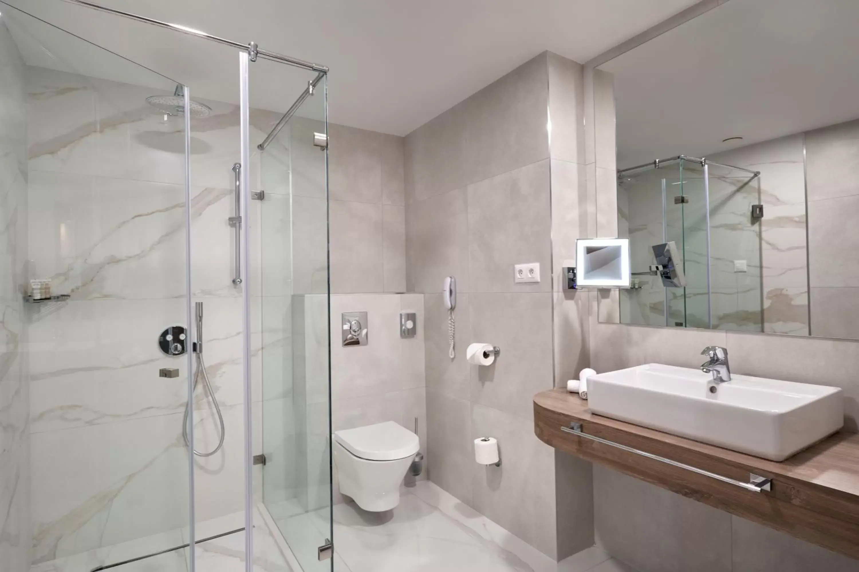 Shower, Bathroom in Hotel Imperial Plovdiv, a member of Radisson Individuals