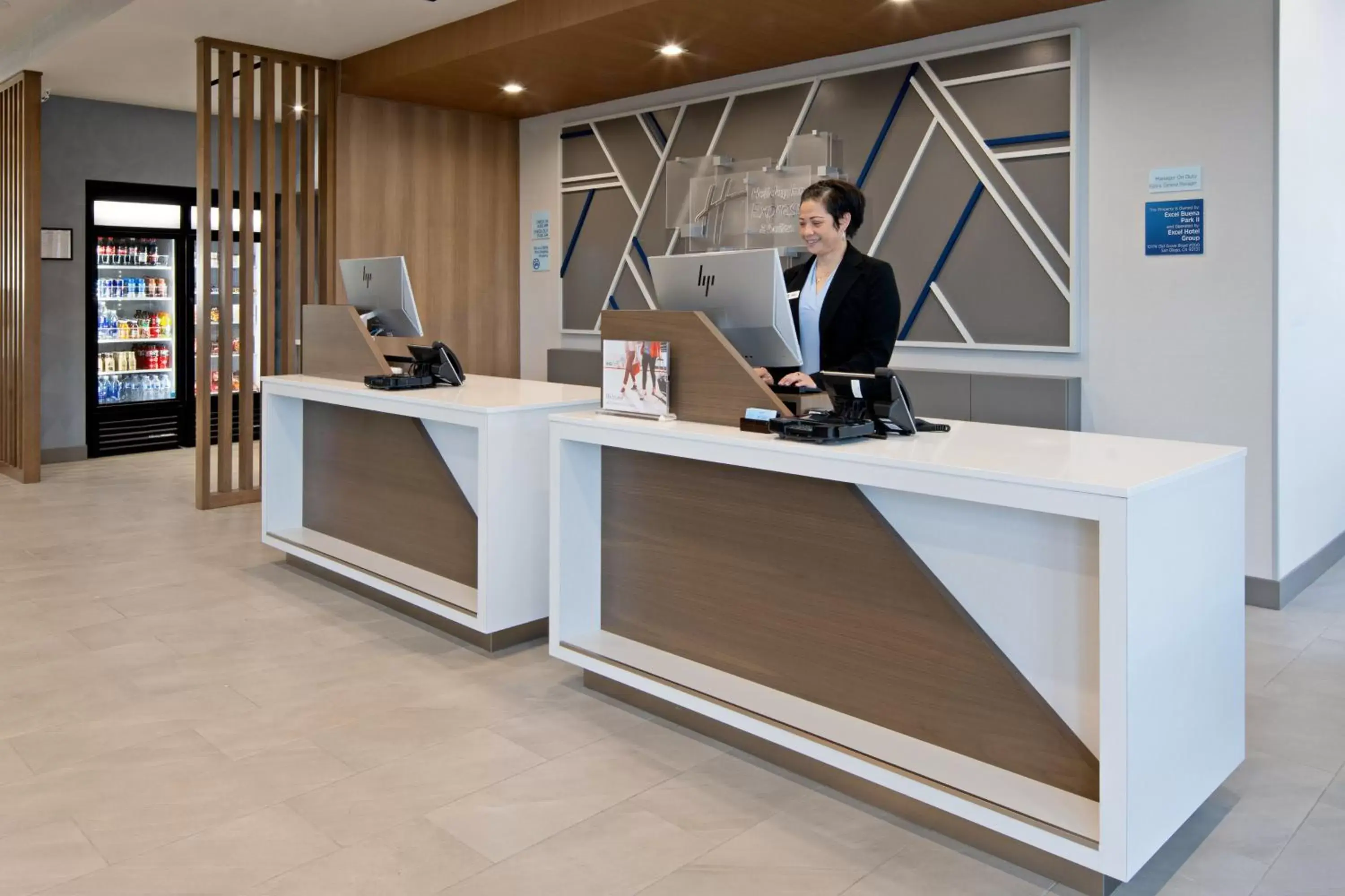 Lobby or reception, Lobby/Reception in Holiday Inn Express & Suites - Valencia - Santa Clarita, an IHG Hotel