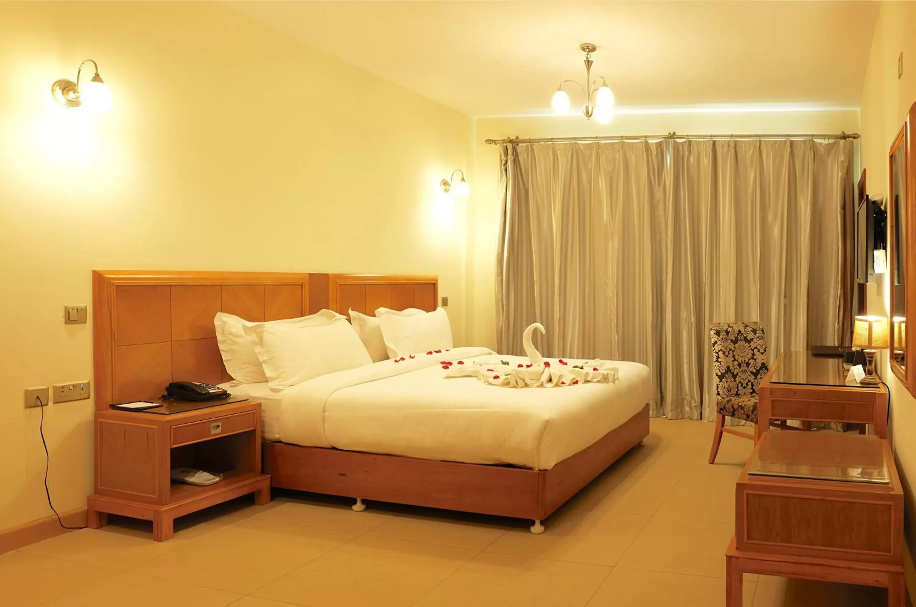 Photo of the whole room, Bed in Lotos Inn & Suites, Nairobi