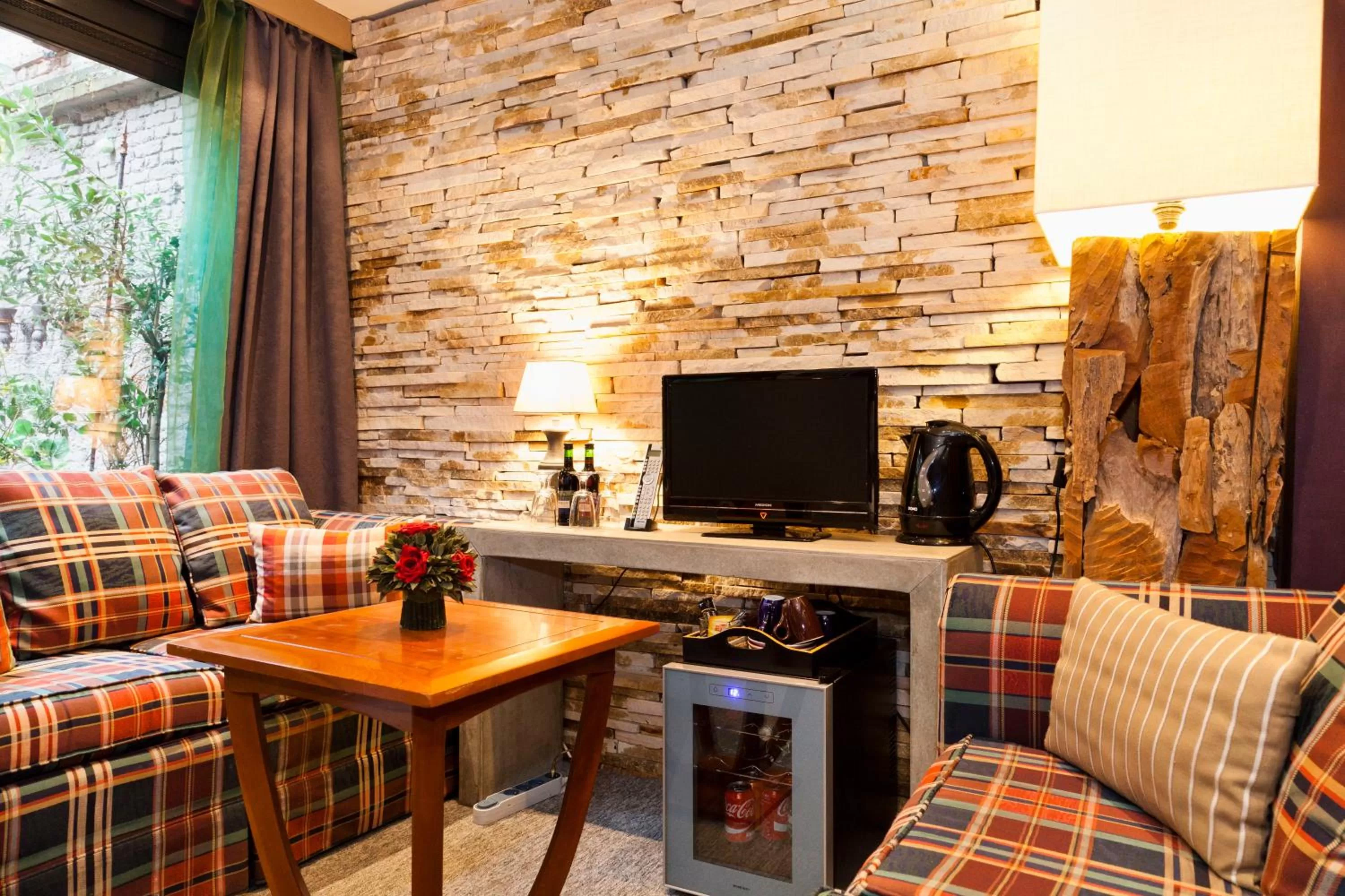 Day in Hotel Diamonds and Pearls