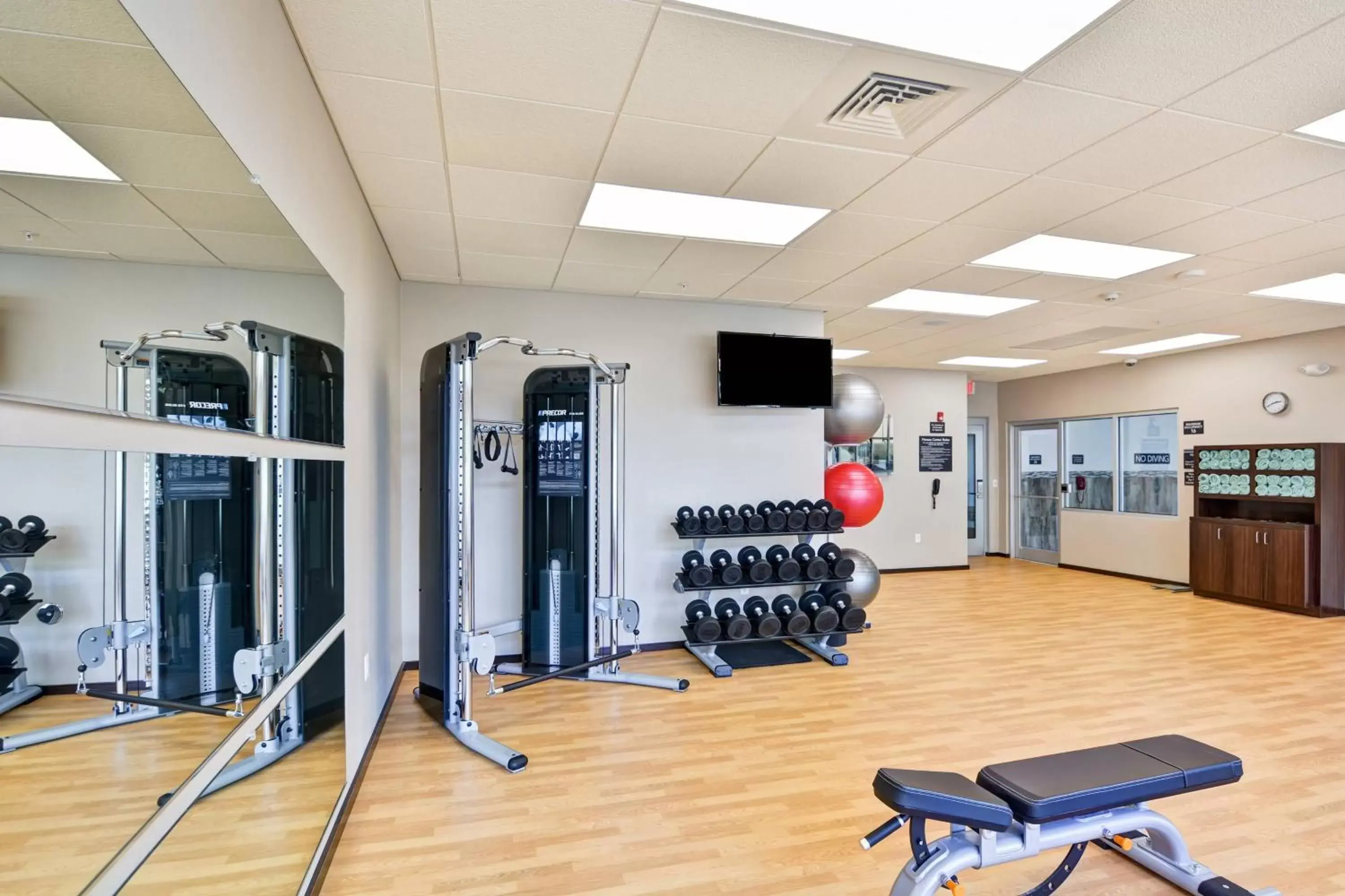 Fitness centre/facilities, Fitness Center/Facilities in Courtyard by Marriott Long Island Islip/Courthouse Complex