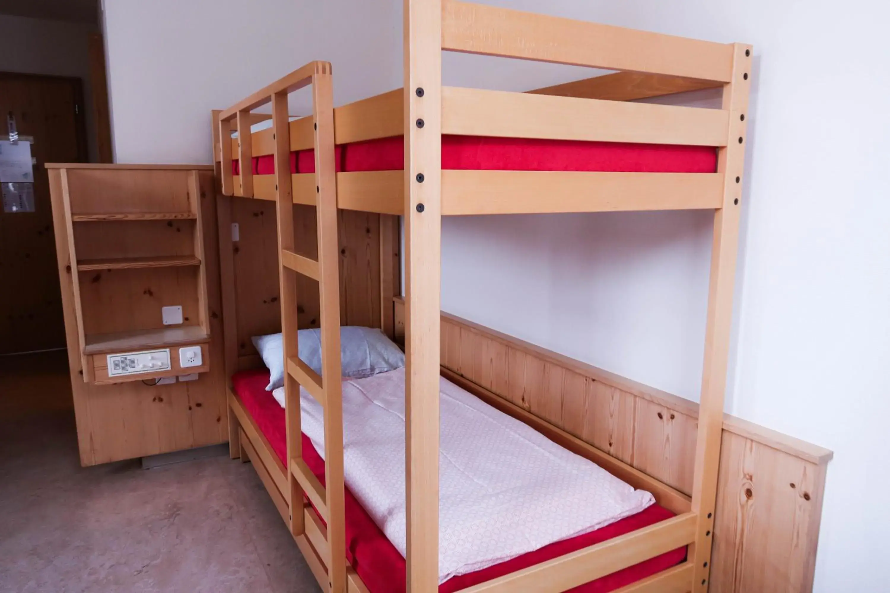 Photo of the whole room, Bunk Bed in Davos Youth Hostel