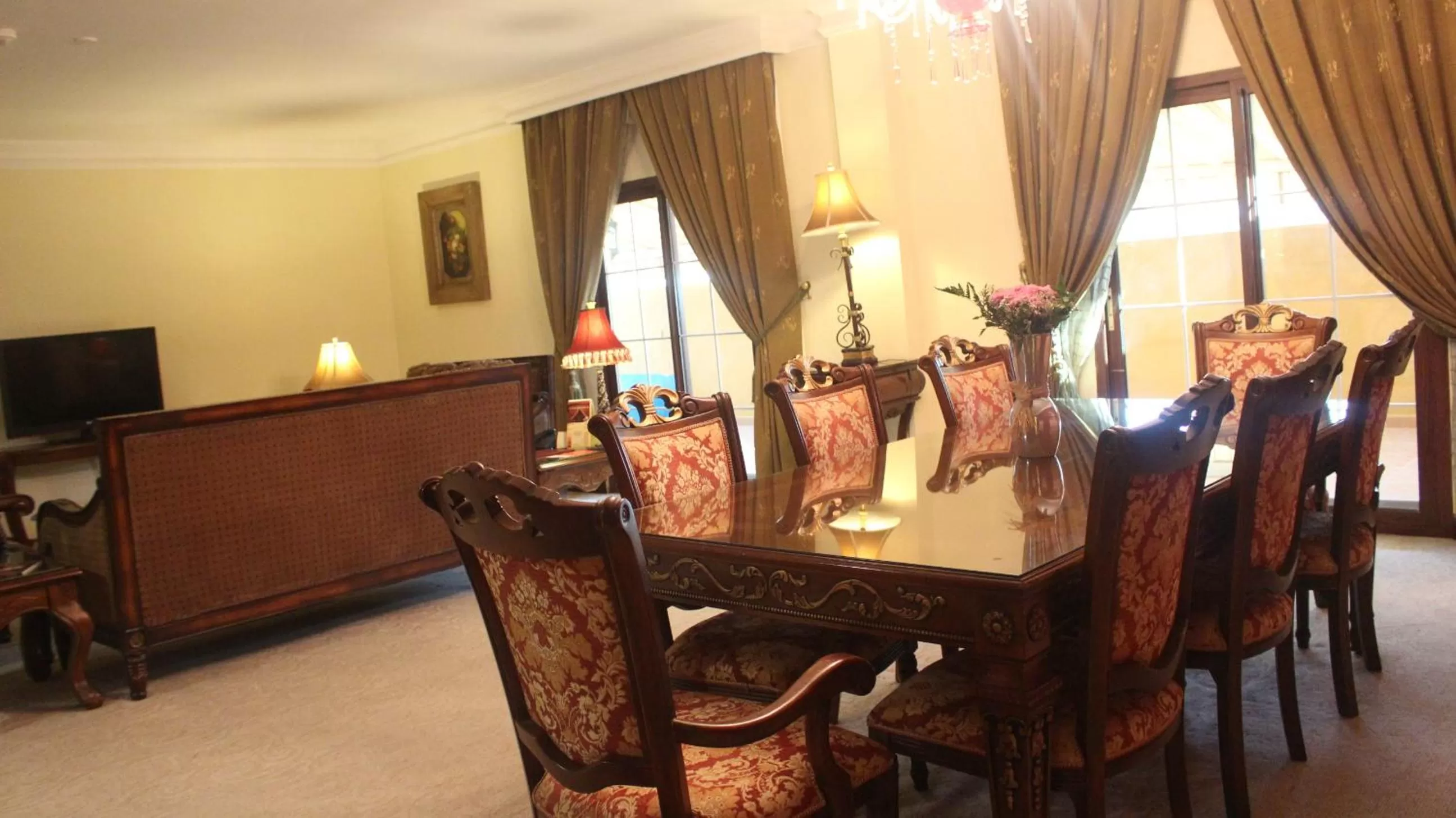 Living room in The Convention Center & Royal Suites Hotel