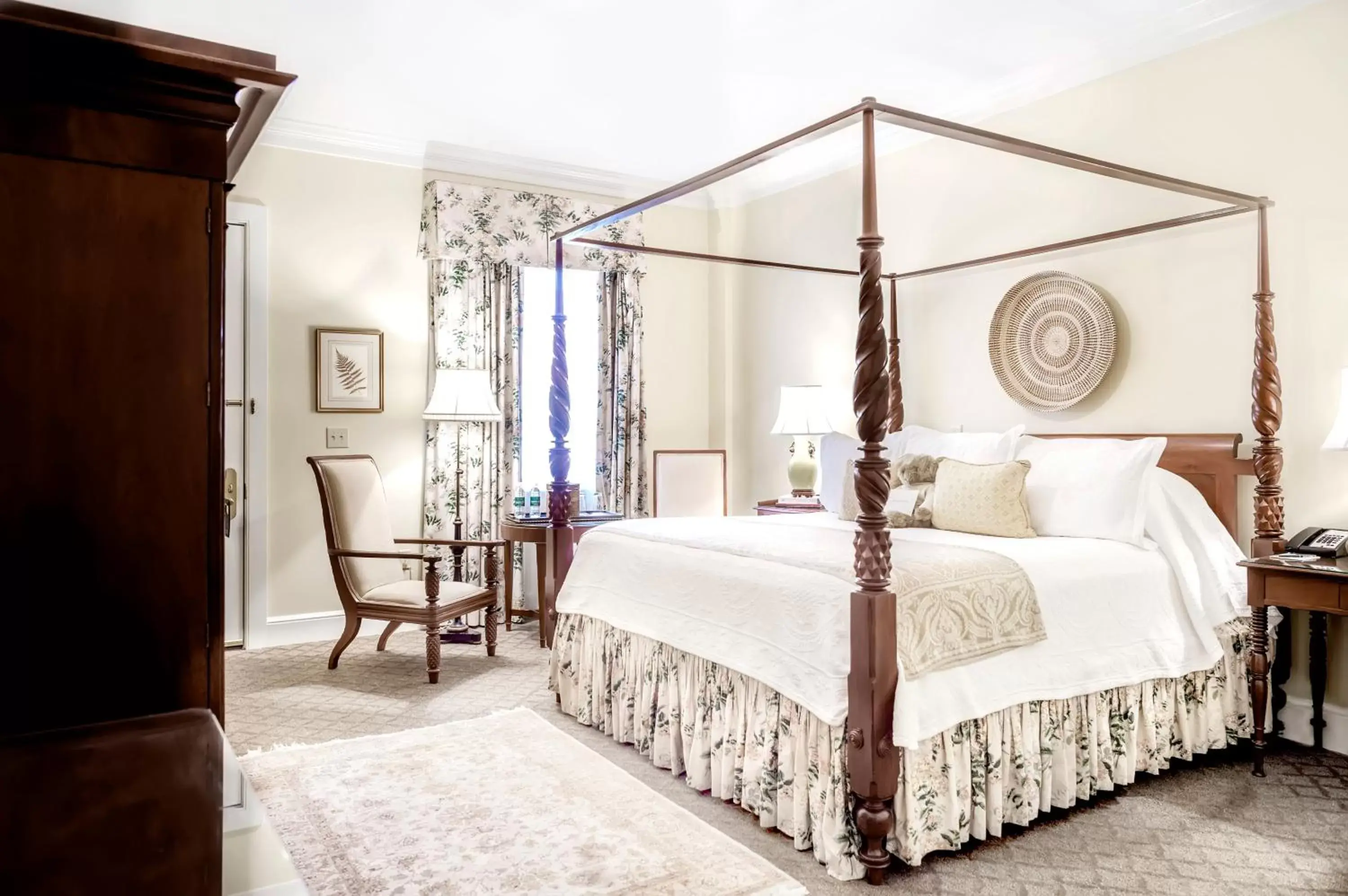 Piazza King in Planters Inn - Charleston Piazza King in Planters Inn - Charleston