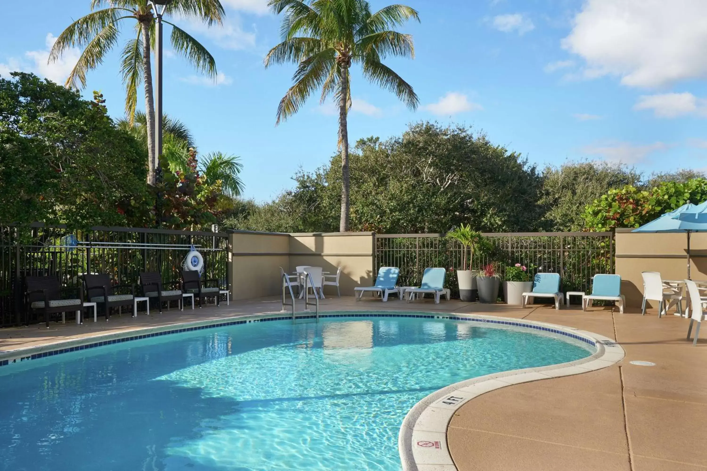 Pool view, Swimming Pool in Hampton Inn Juno Beach