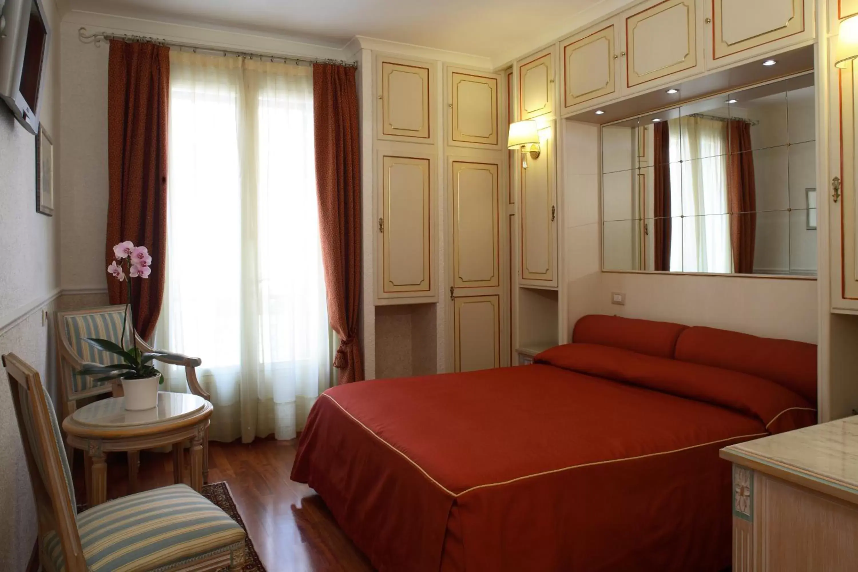 Standard Queen Room in Majestic Toscanelli (centro storico) Standard Queen Room in Majestic Toscanelli (centro storico)