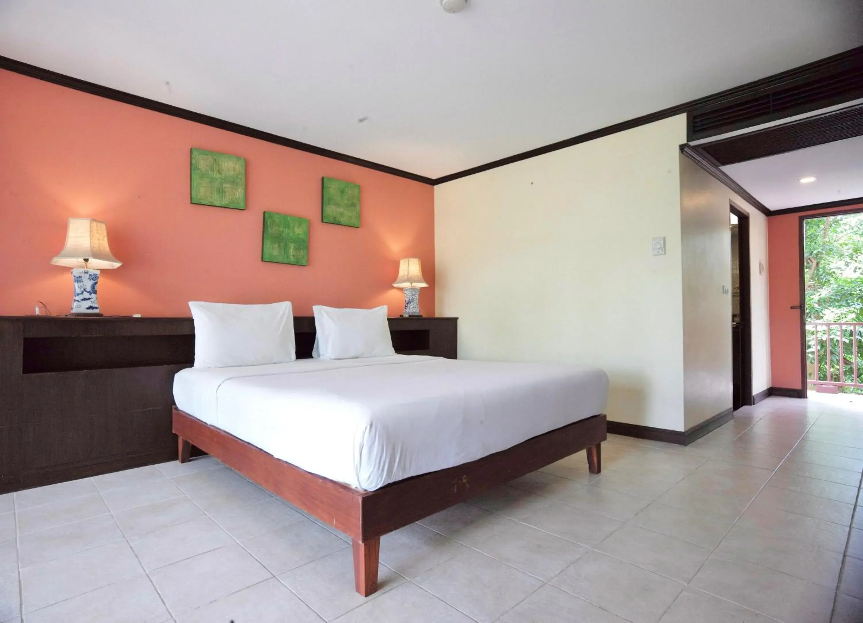 Bed in Pinnacle Samui Resort SHA Plus