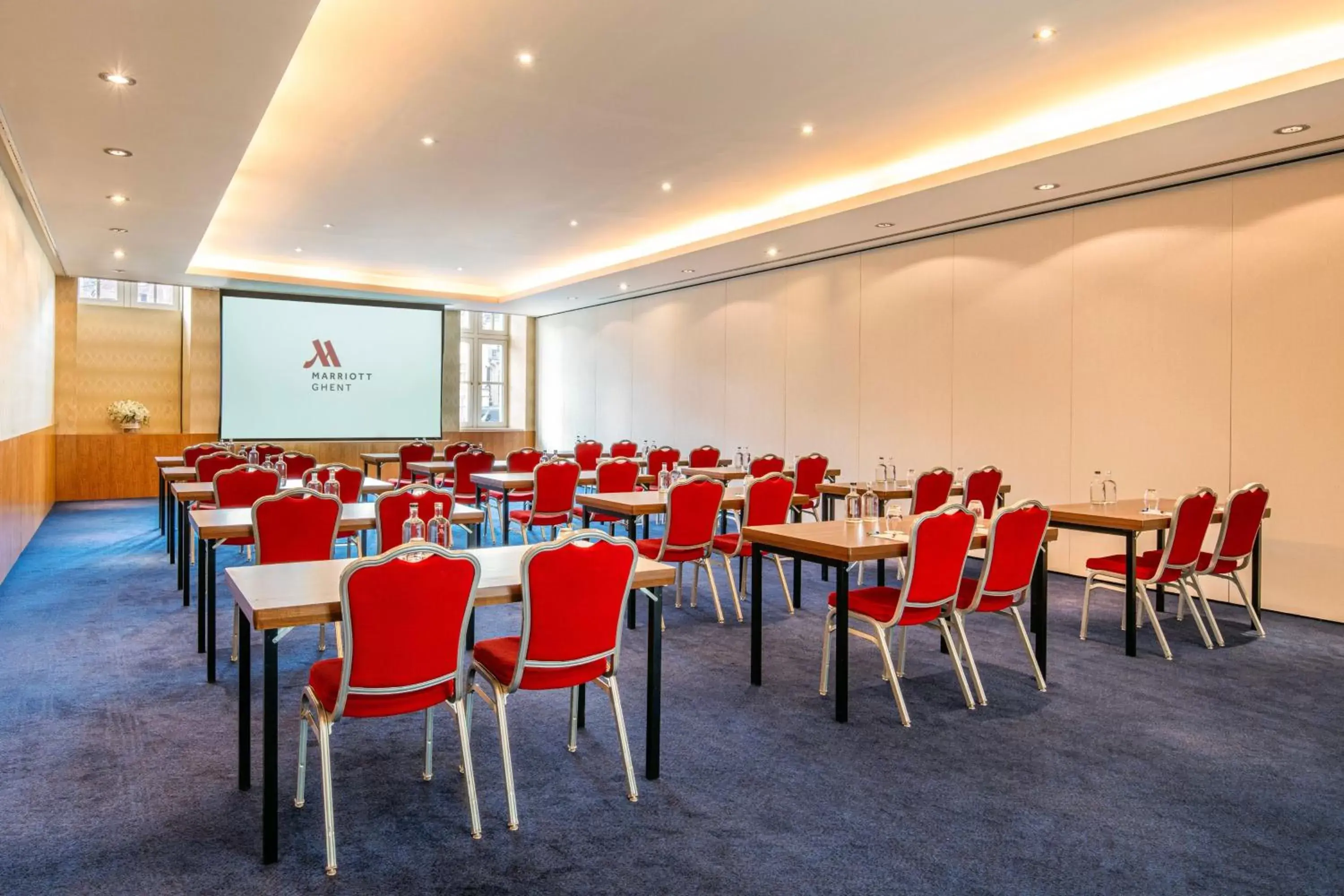 Meeting/conference room, Restaurant/Places to Eat in Ghent Marriott Hotel