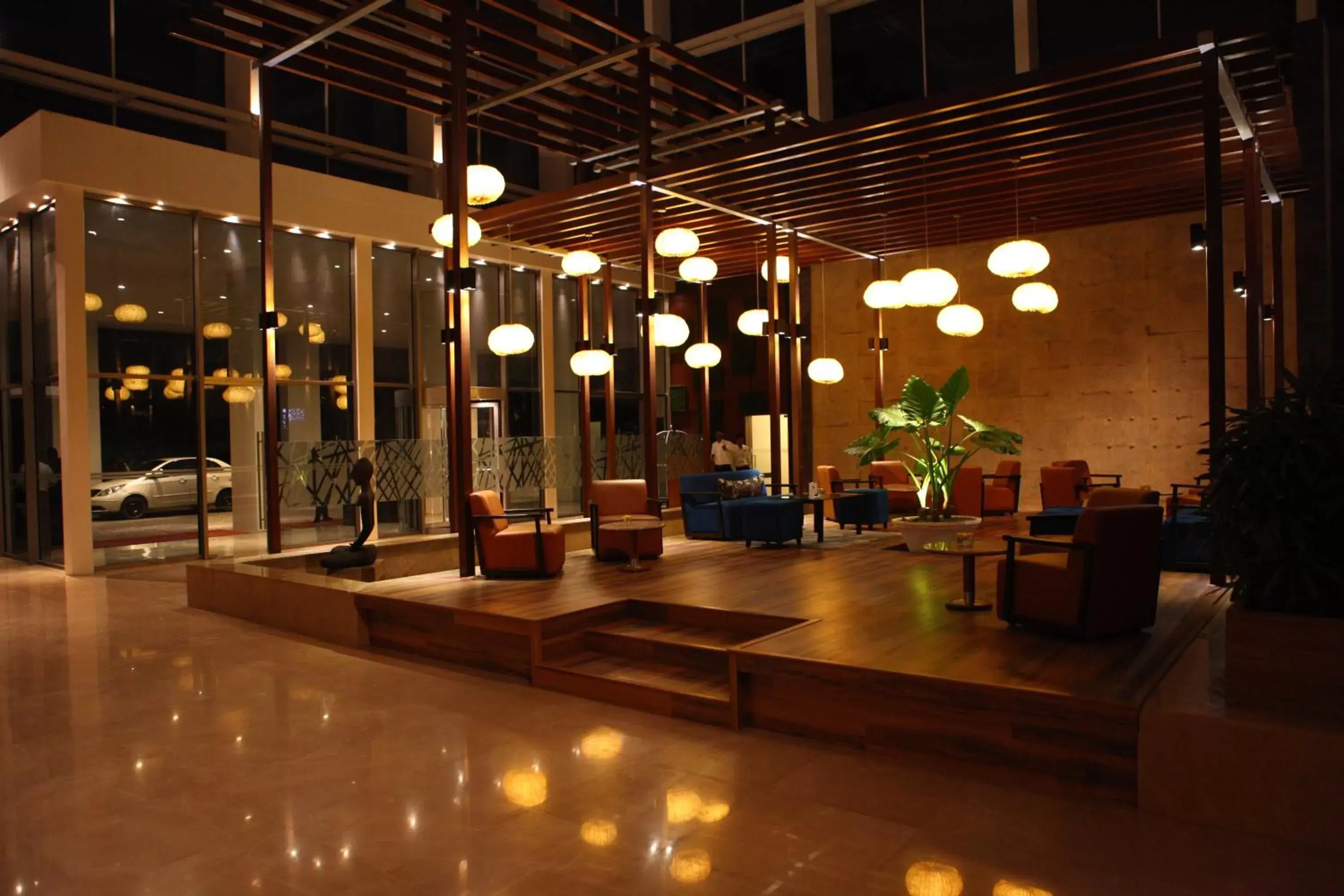 Lounge or bar in Radisson Blu Plaza Hotel Hyderabad Banjara Hills