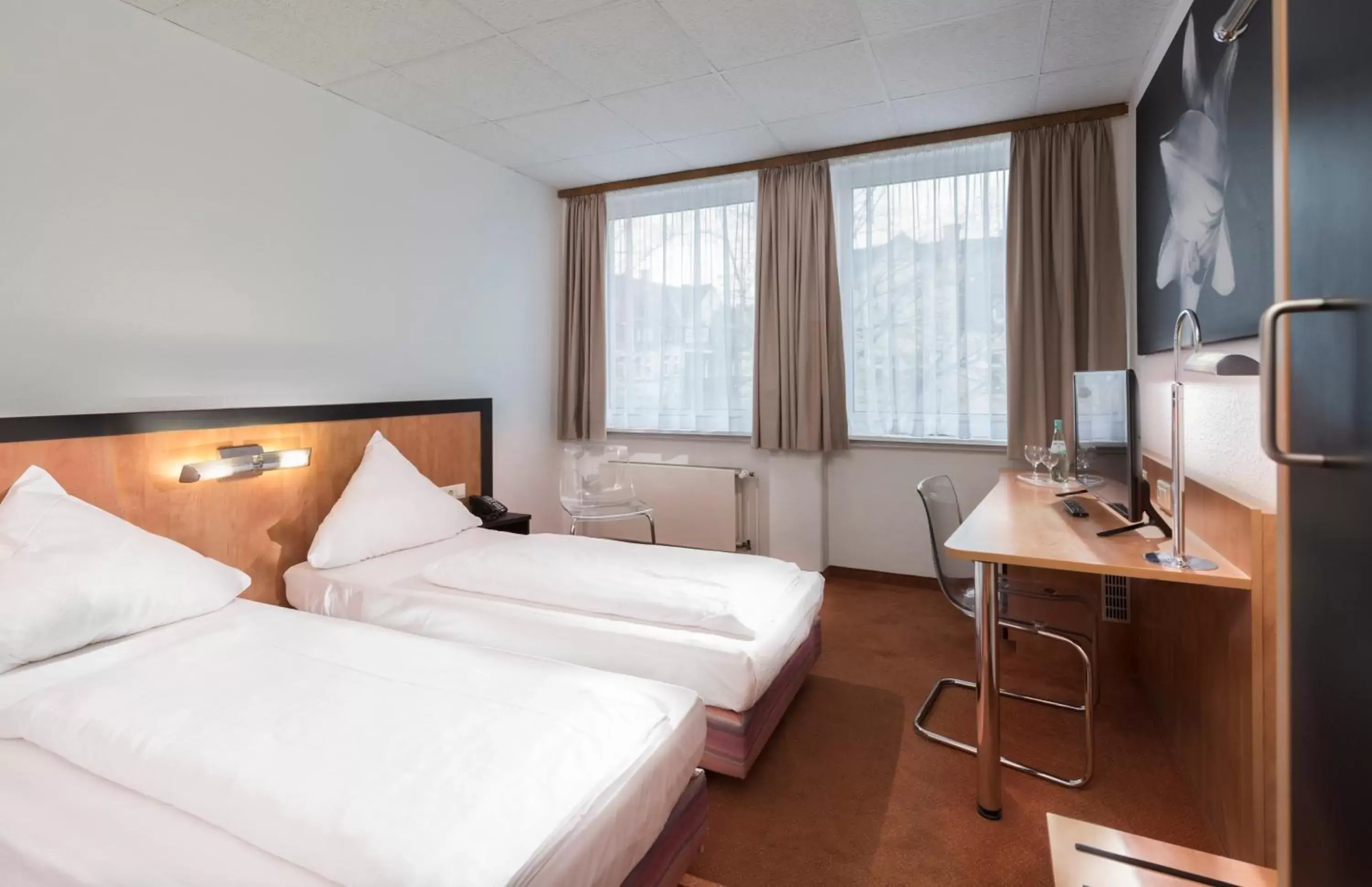 Photo of the whole room, Room Photo in Days Inn Dortmund West