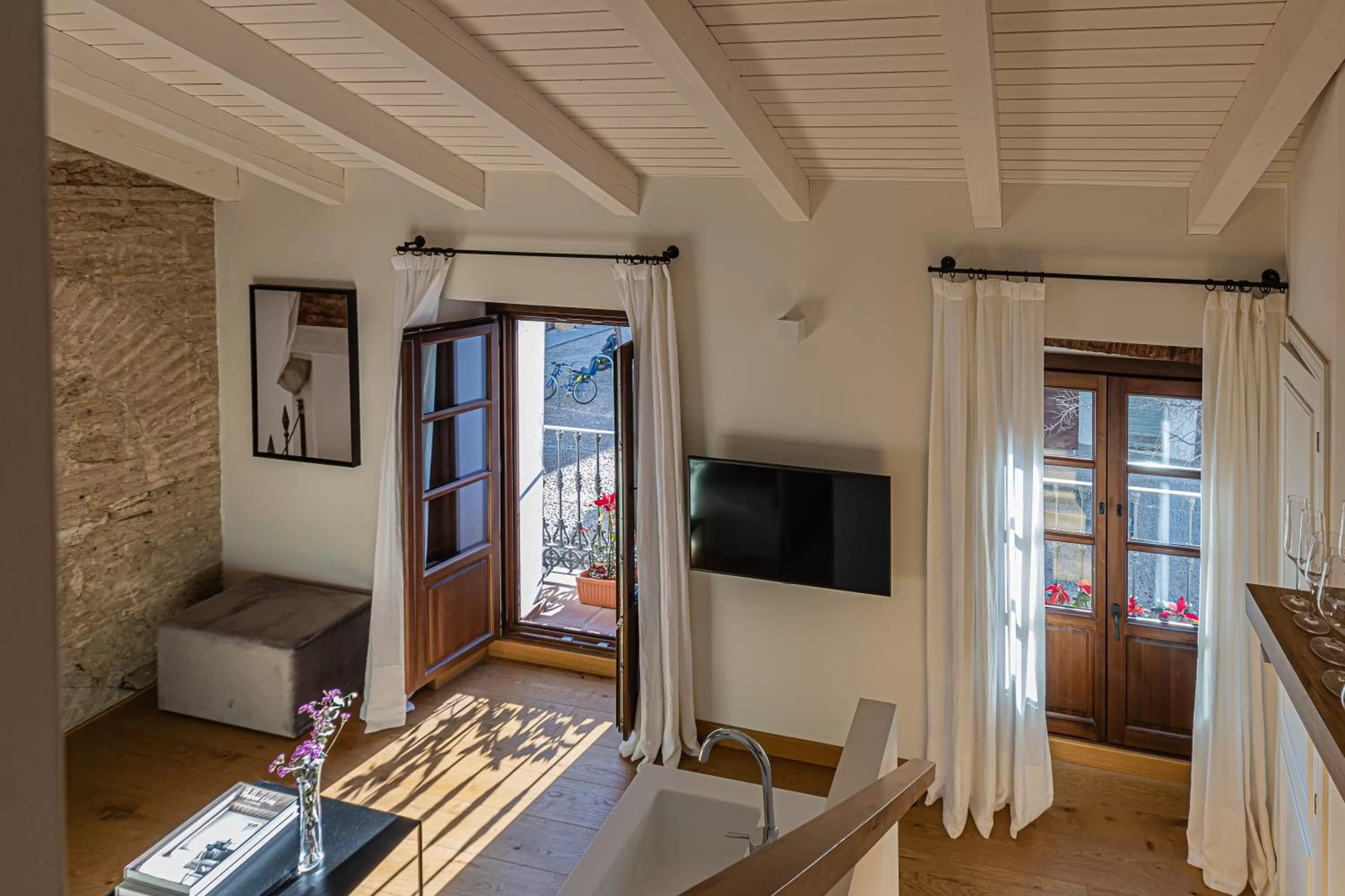 Living room, Bed in La Ermita Suites - Único Hotel Monumento de Córdoba