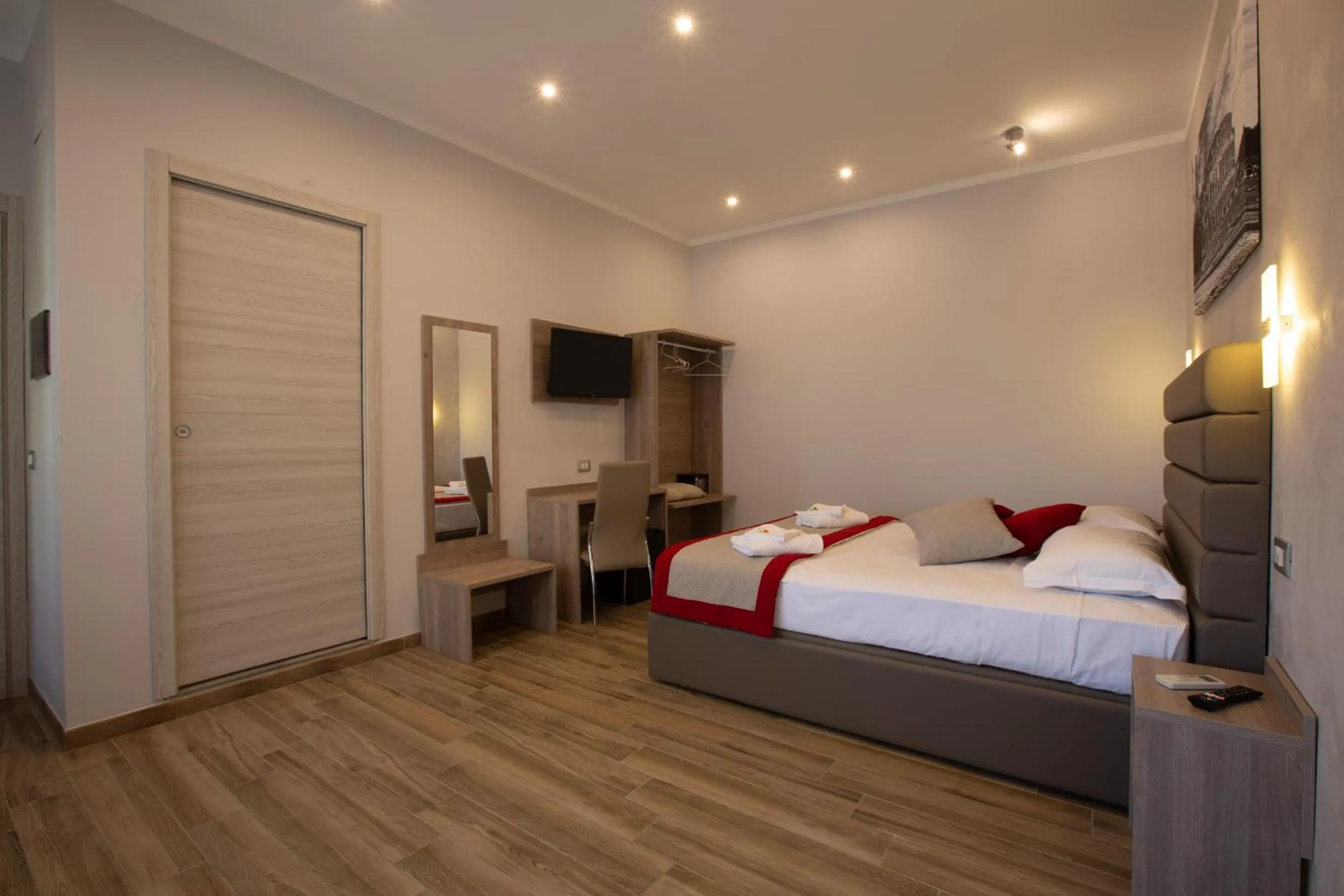 Photo of the whole room, Bed in Vatican City Relais