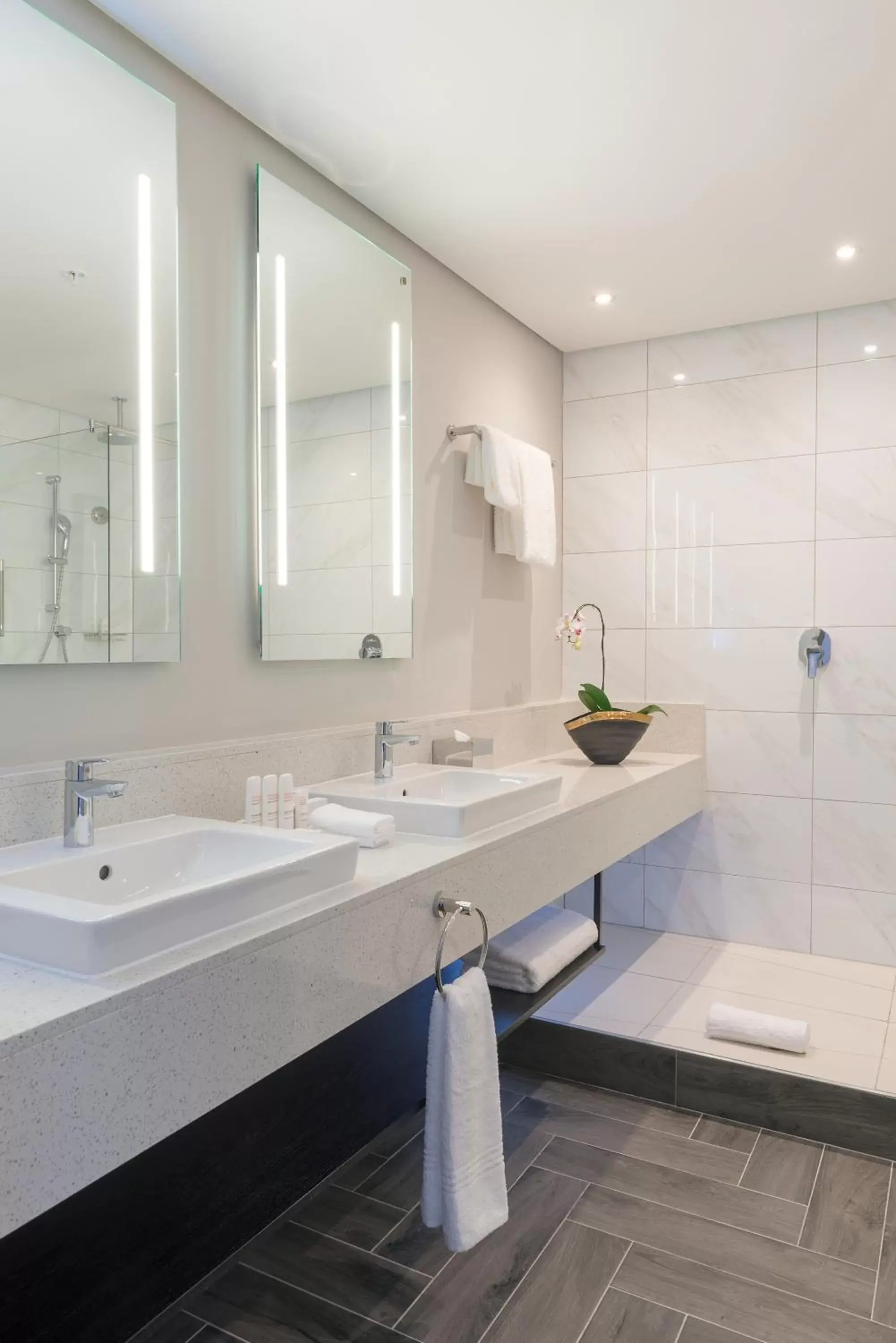 Shower, Bathroom in Pullman Cape Town City Centre