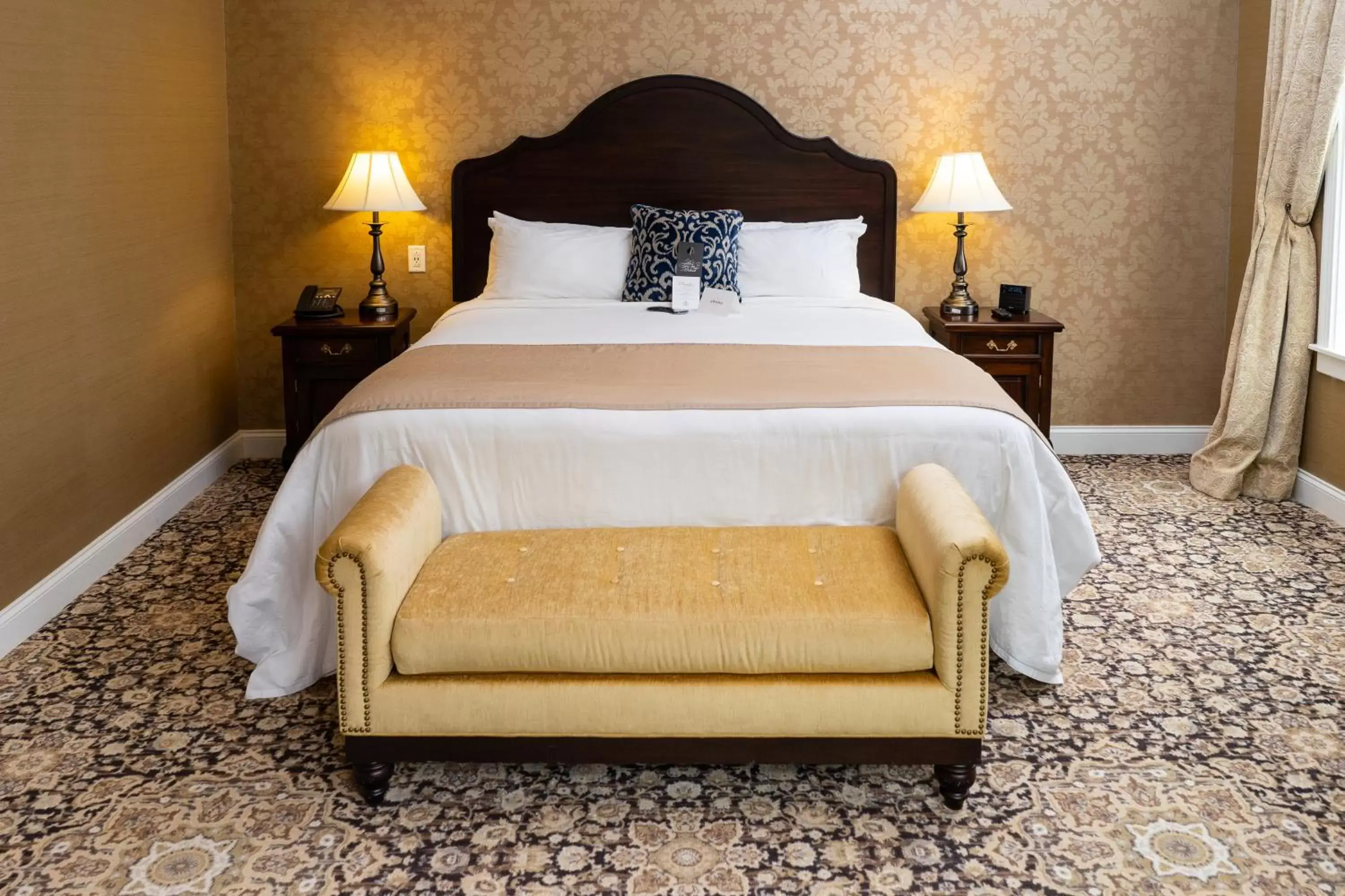 Bed in The Mount Vernon Grand Hotel Bed in The Mount Vernon Grand Hotel