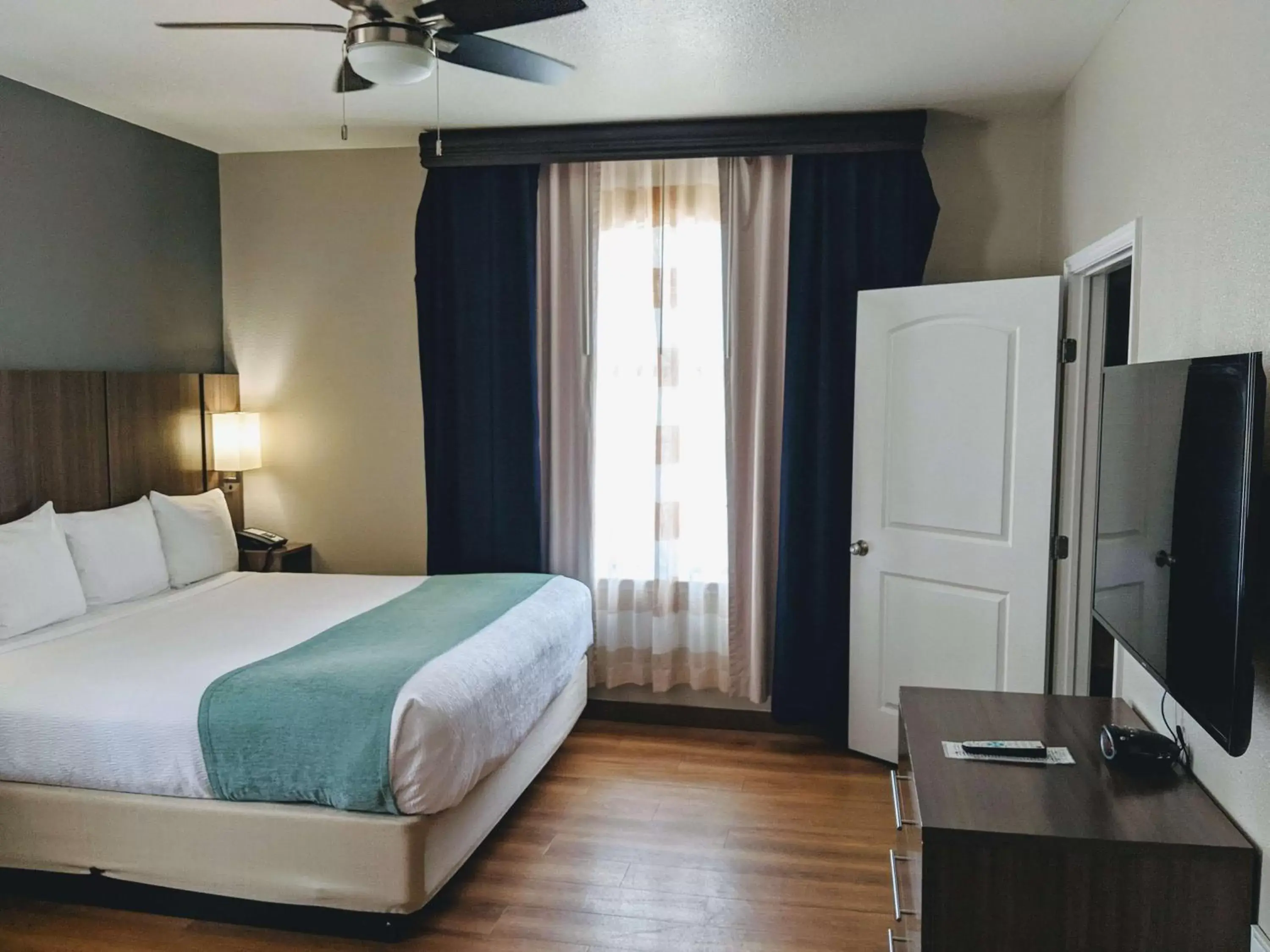 Photo of the whole room, Bed in Best Western Port Aransas
