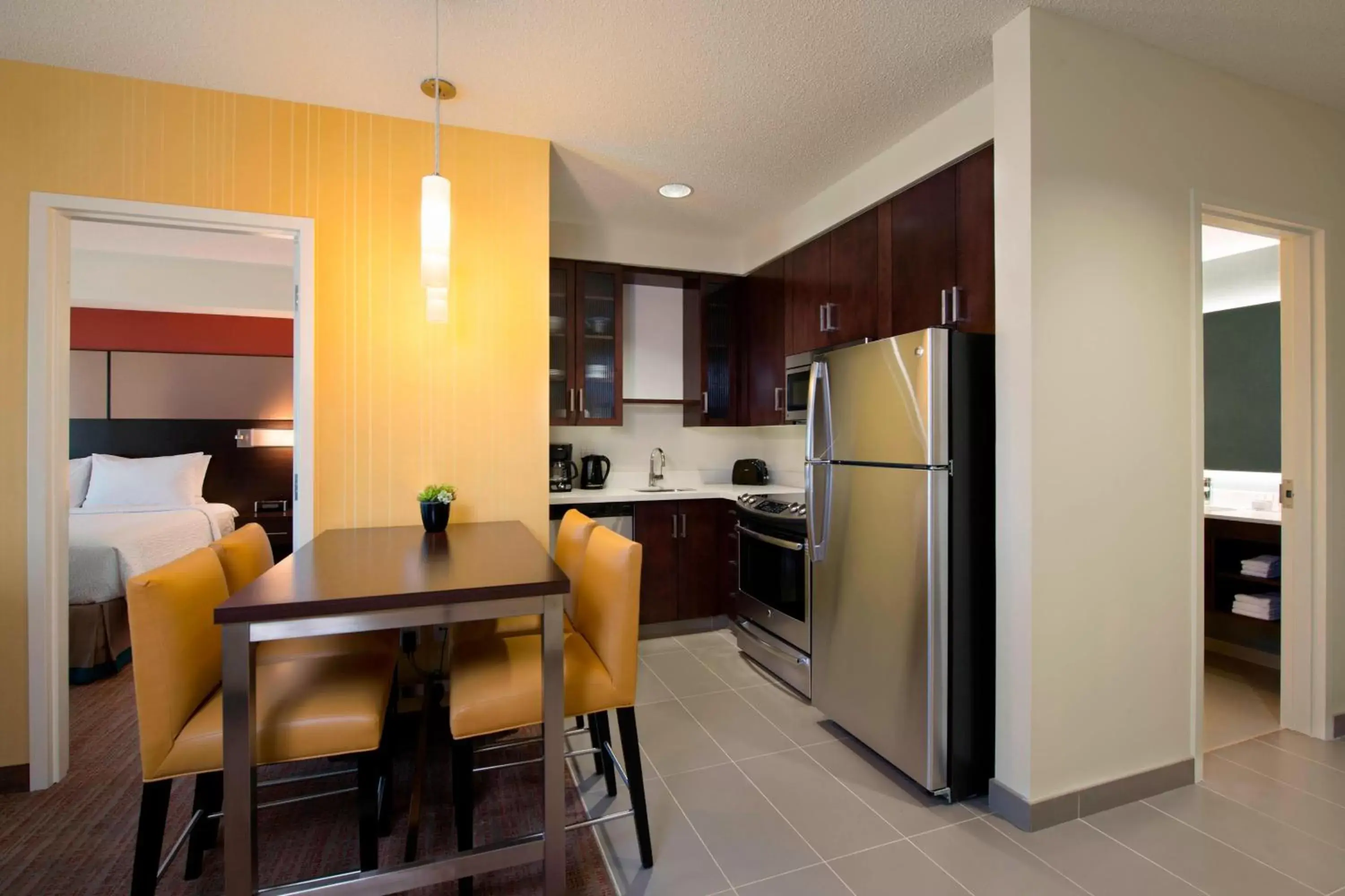 Bedroom, Kitchen/Kitchenette in Residence Inn by Marriott Calgary South