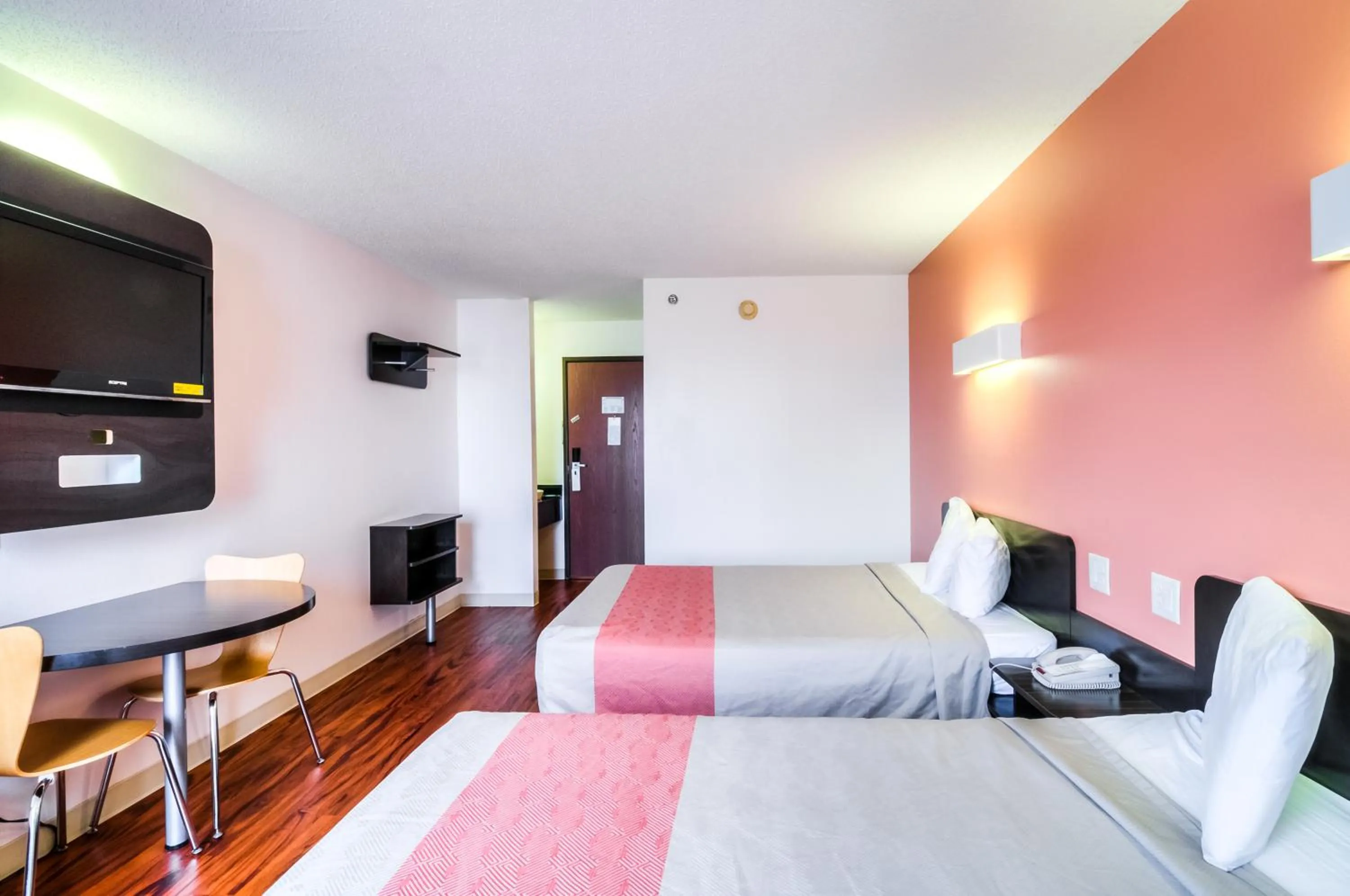 Bedroom, Bed in Motel 6-Lansing, IL - Chicago South