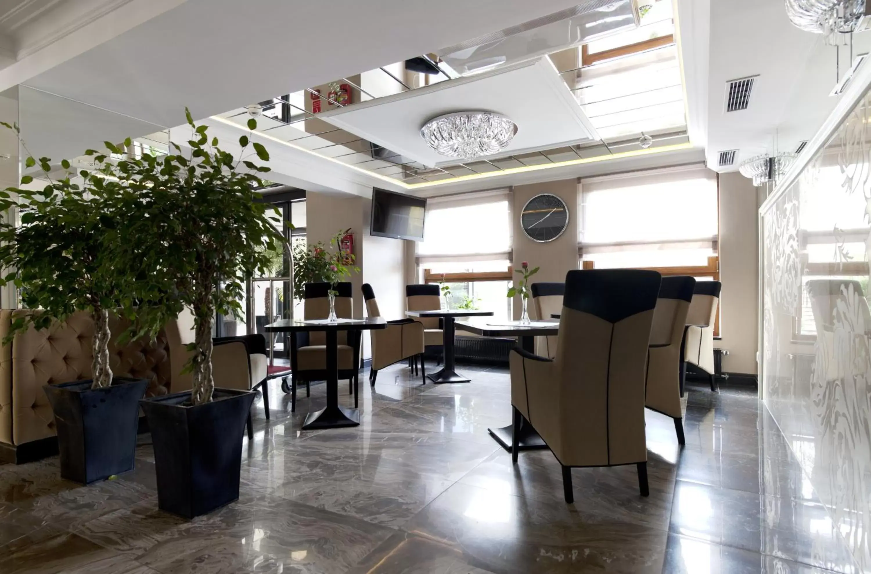 Lobby or reception, Restaurant/Places to Eat in M Hotel Sosnowiec