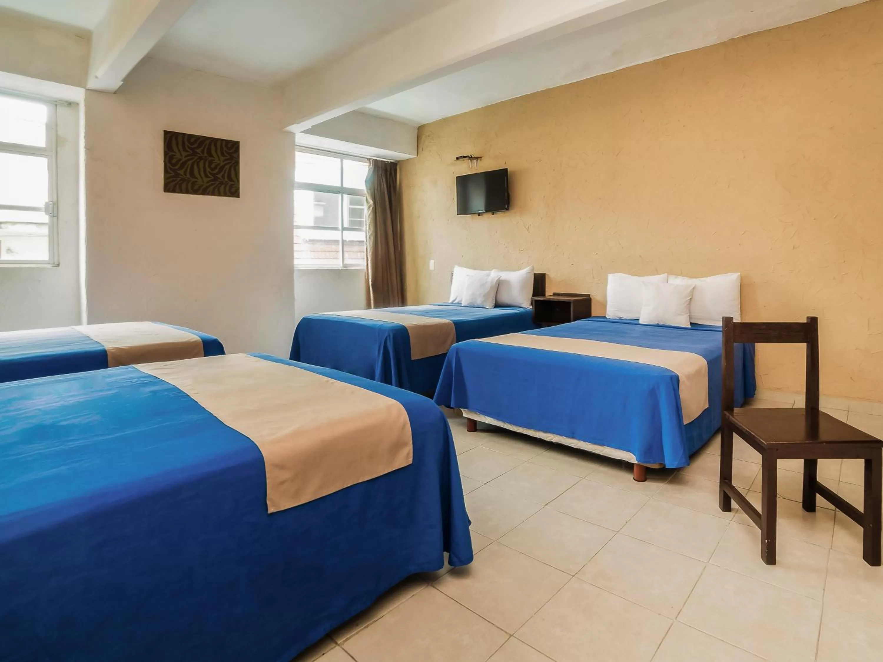 Photo of the whole room, Bed in Hotel Trianon