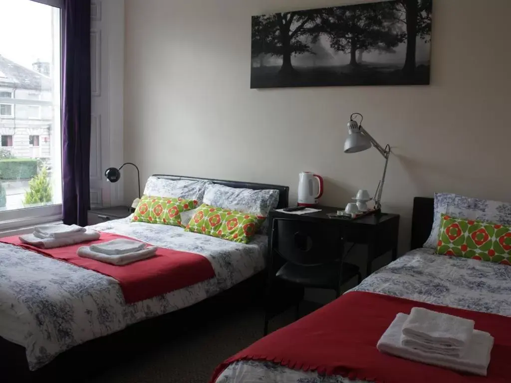 Budget Triple Room in Edinburgh Holiday Guest House