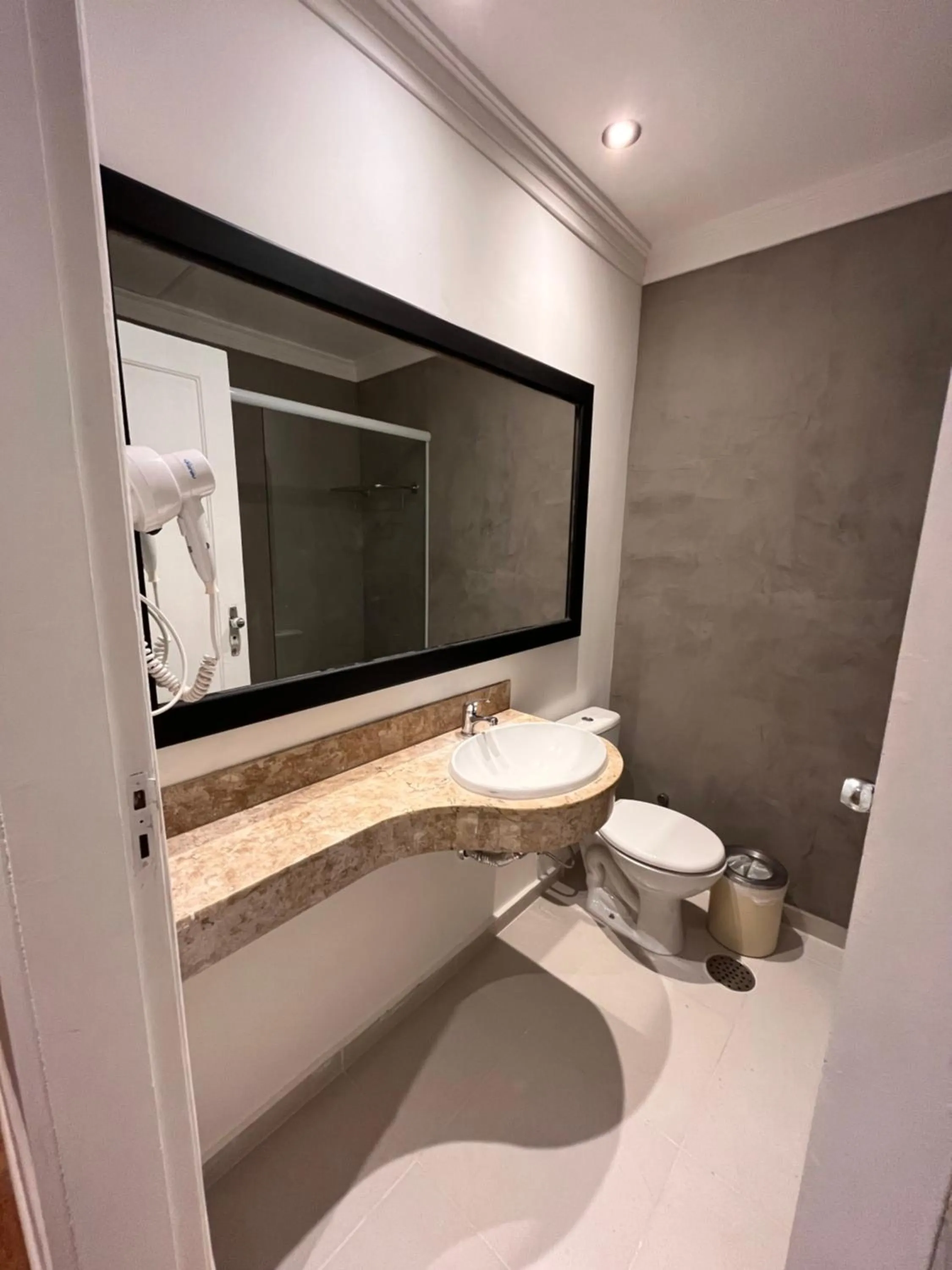 Bathroom in San Raphael Hotel